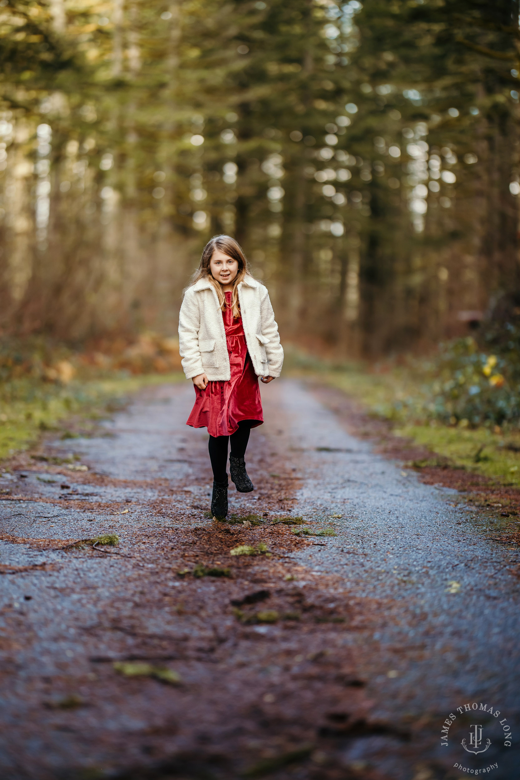 Snoqualmie adventure family and engagement session by Snoqualmie adventure family photographer James Thomas Long Photography