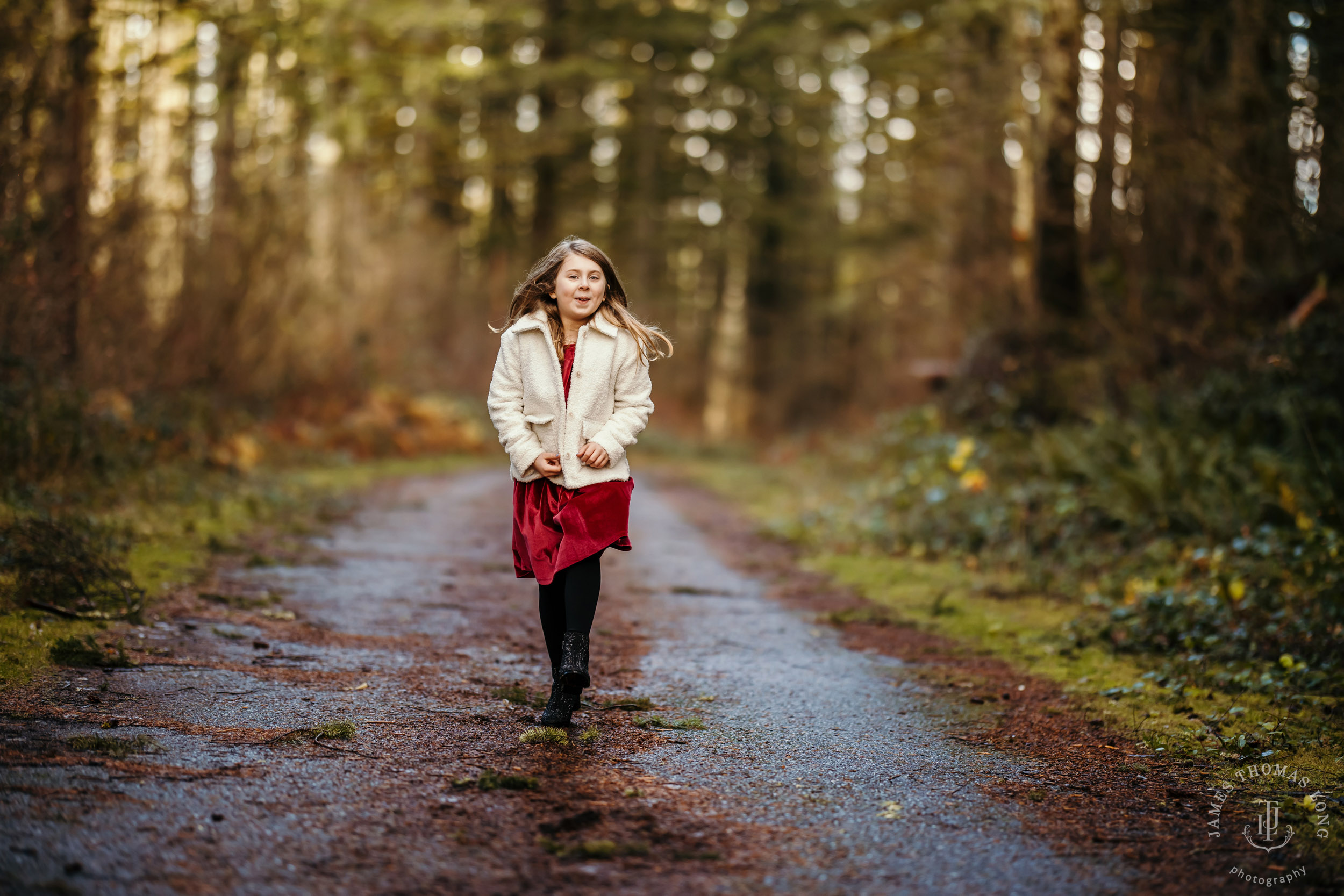 Snoqualmie adventure family and engagement session by Snoqualmie adventure family photographer James Thomas Long Photography