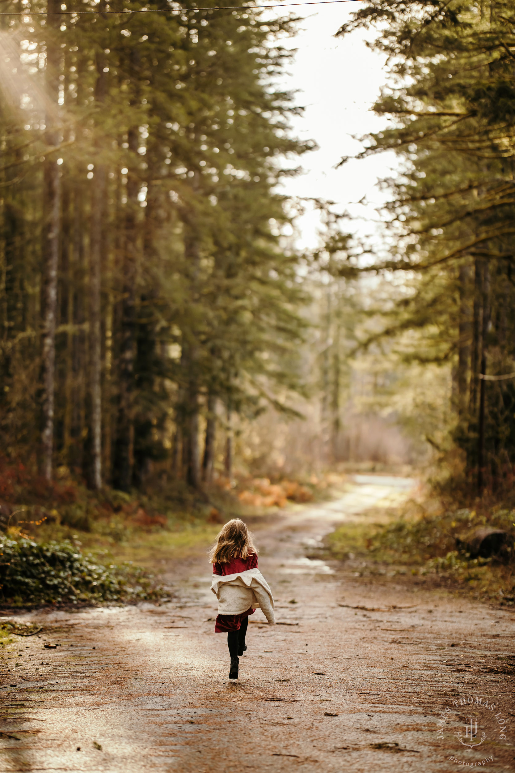 Snoqualmie adventure family and engagement session by Snoqualmie adventure family photographer James Thomas Long Photography