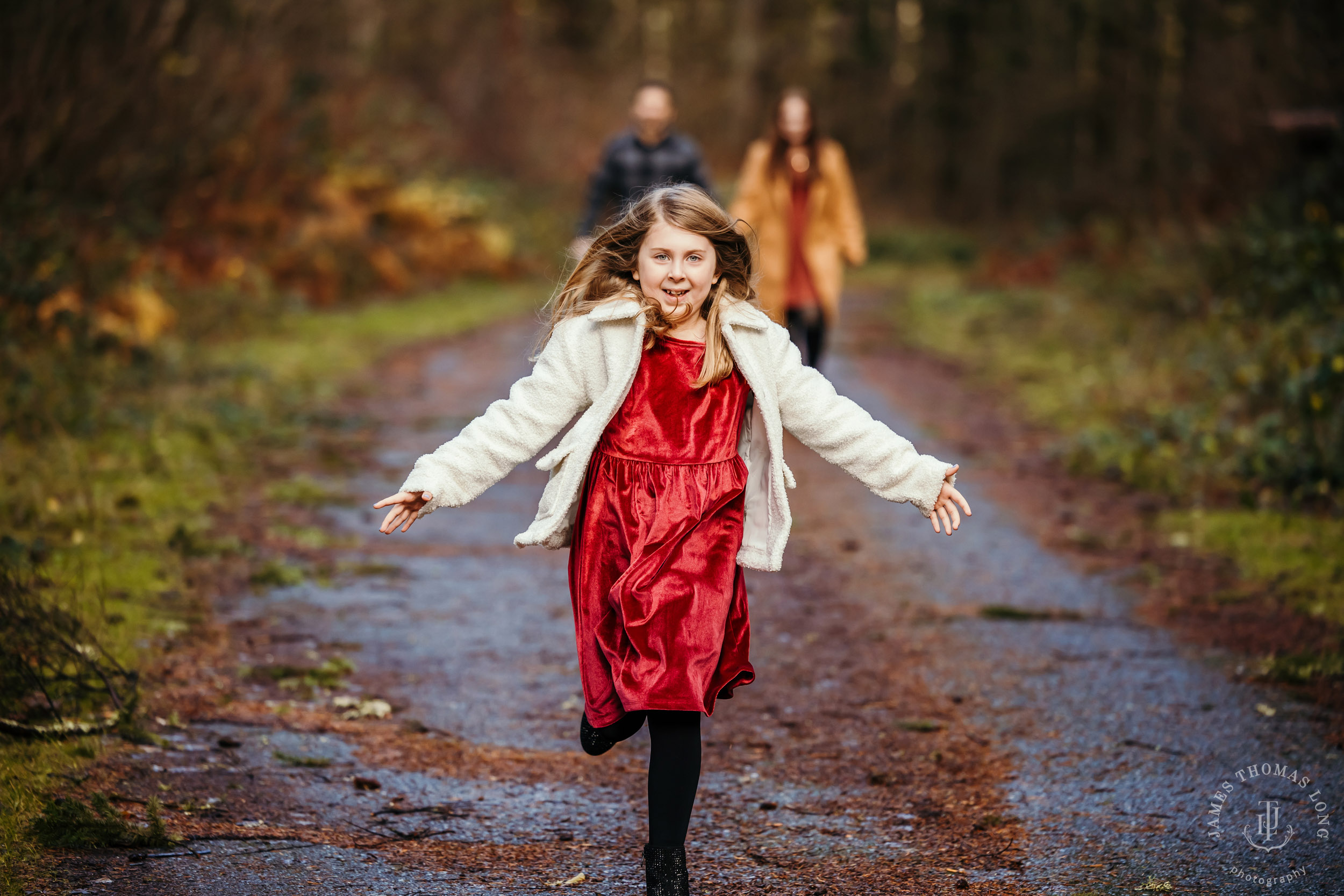 Snoqualmie adventure family and engagement session by Snoqualmie adventure family photographer James Thomas Long Photography