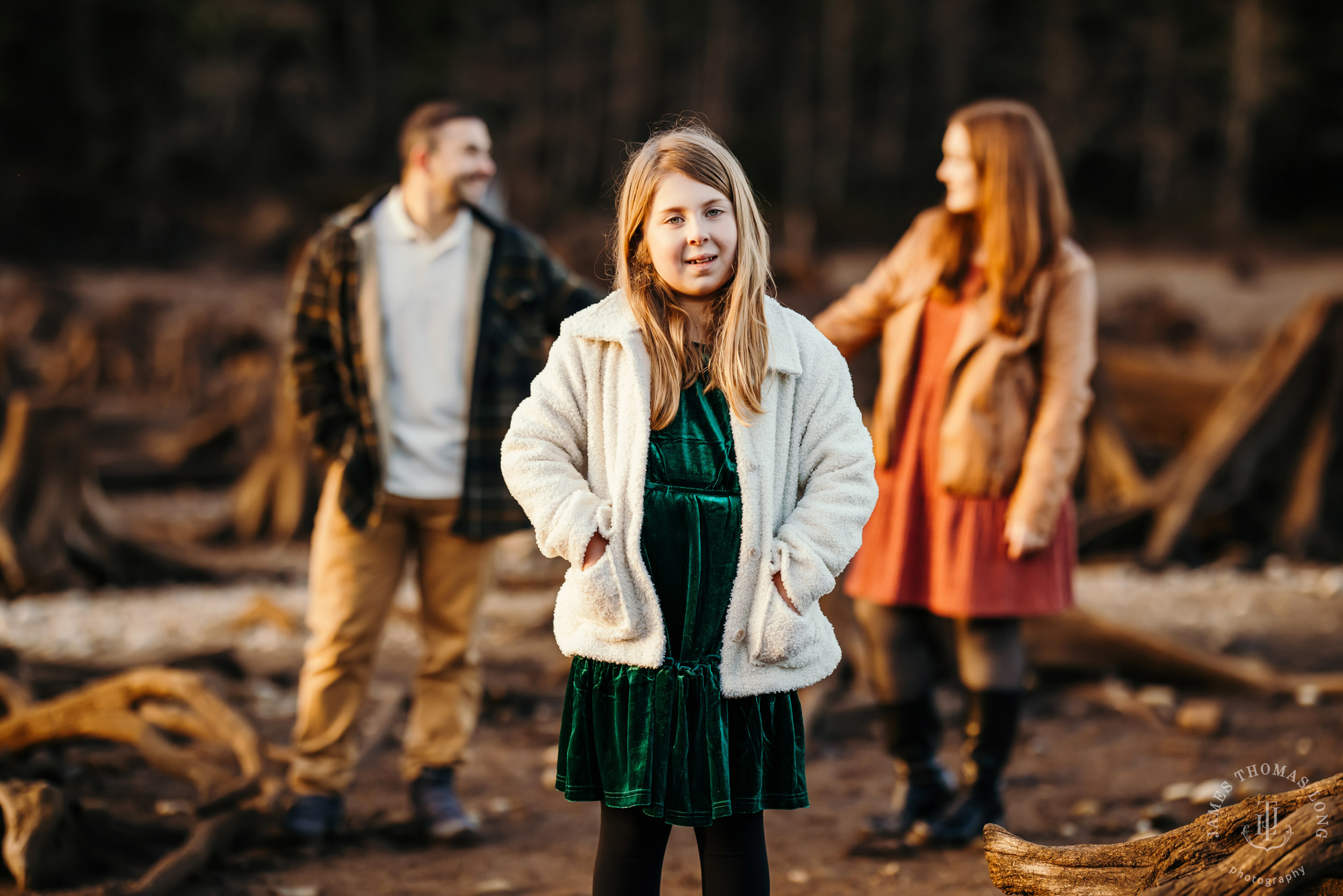 Snoqualmie adventure family and engagement session by Snoqualmie adventure family photographer James Thomas Long Photography