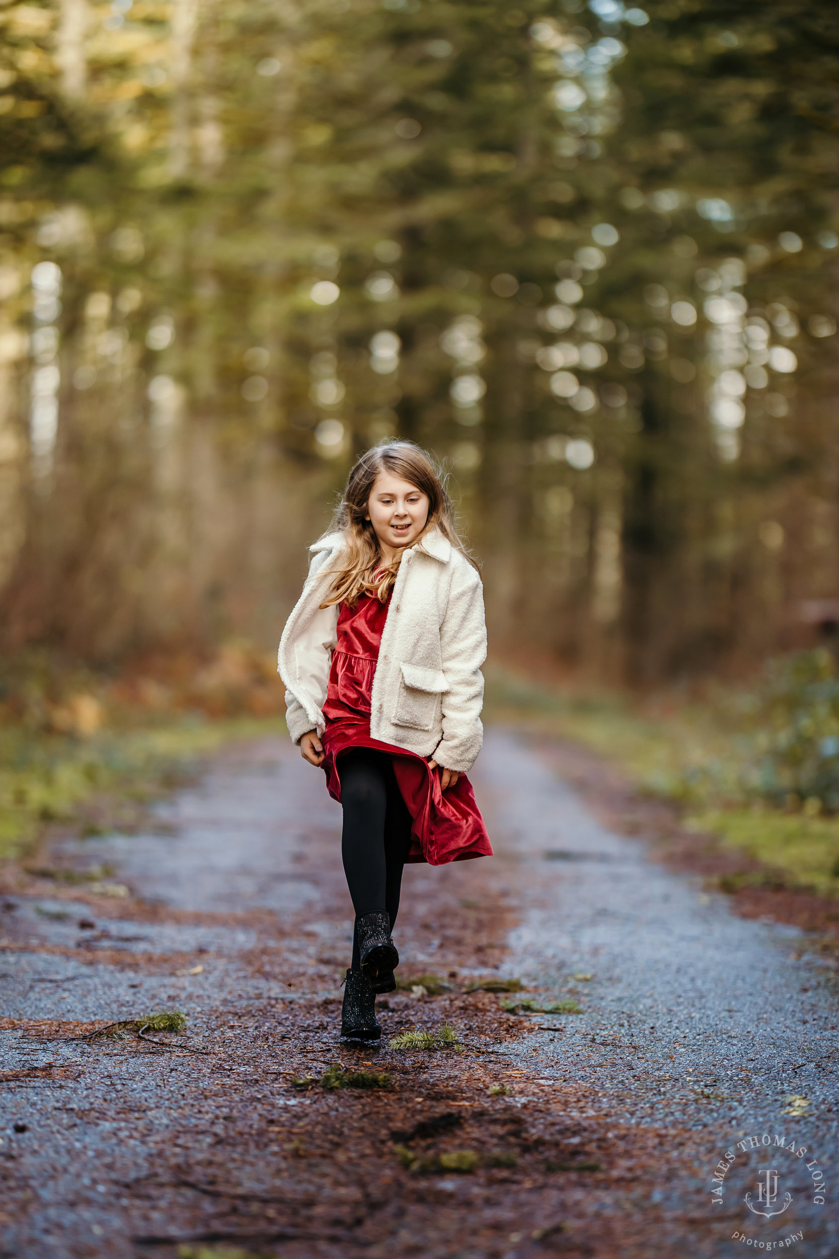 Snoqualmie adventure family and engagement session by Snoqualmie adventure family photographer James Thomas Long Photography