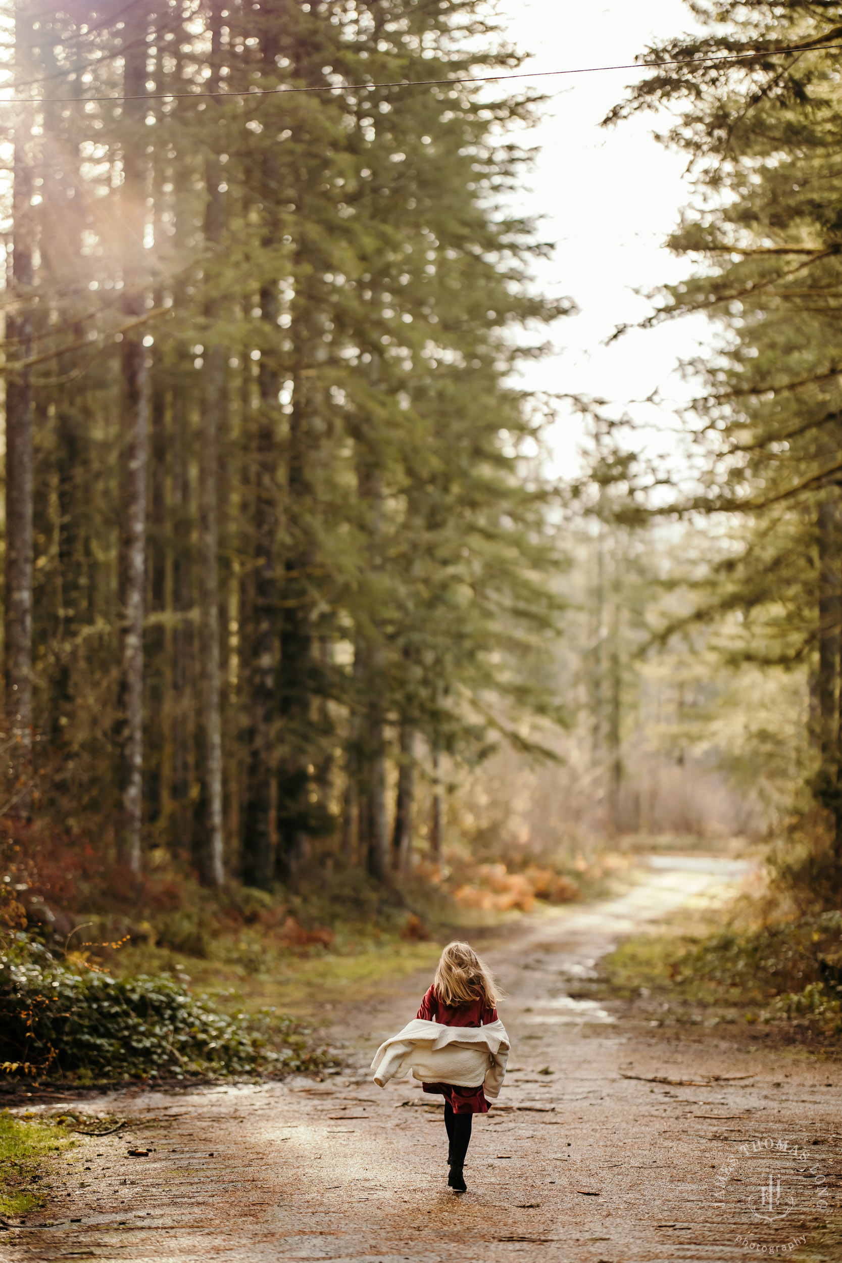 Snoqualmie adventure family and engagement session by Snoqualmie adventure family photographer James Thomas Long Photography