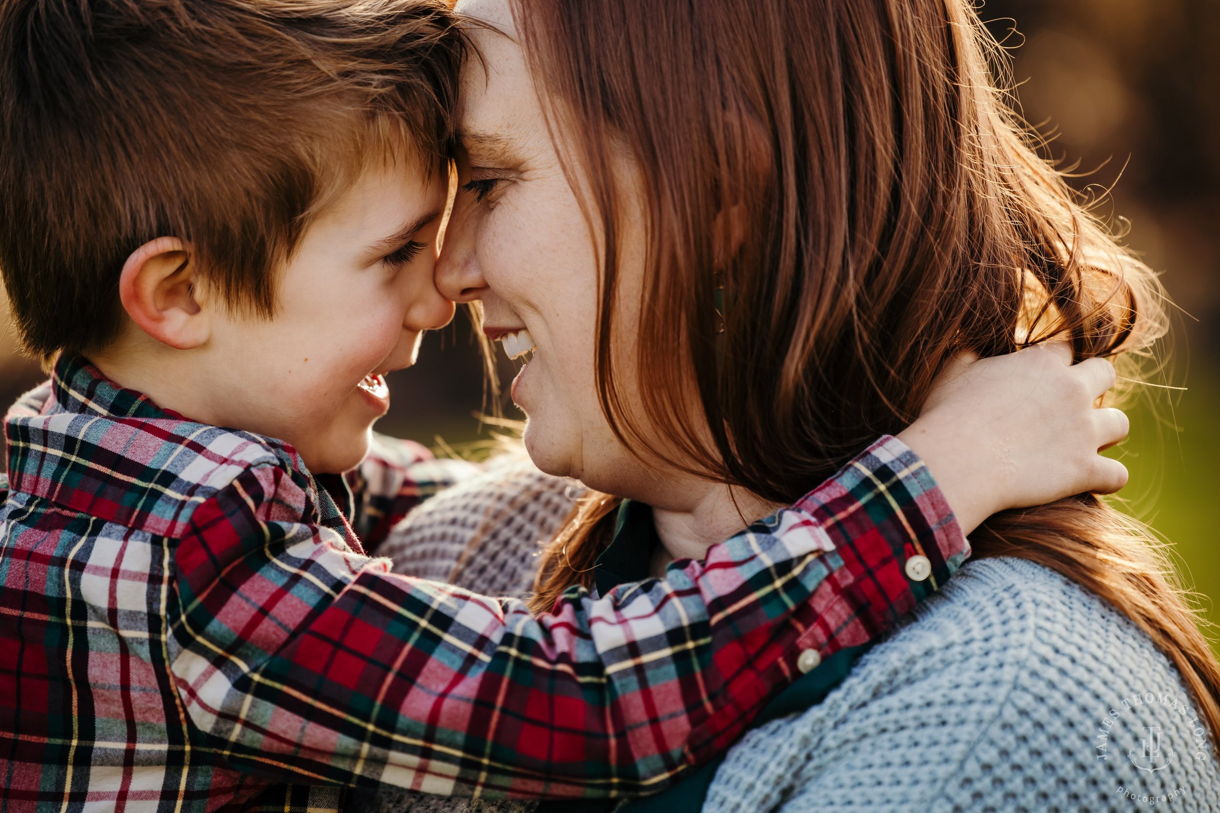 Snohomish extended family photography session by Seattle family photographer James Thomas Long Photography