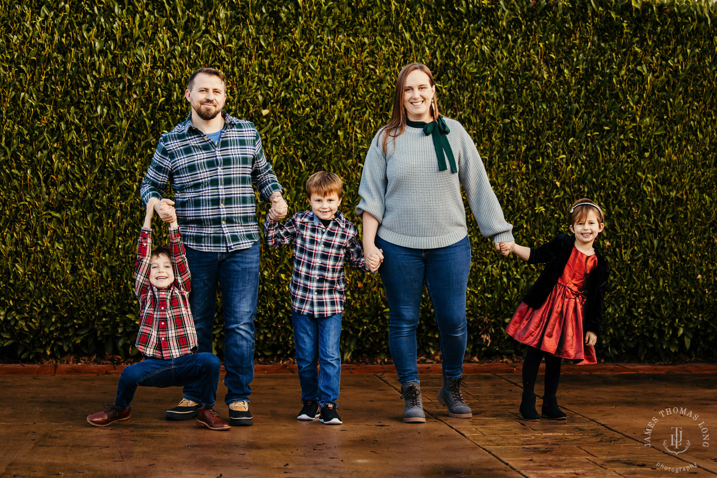 Snohomish extended family photography session by Seattle family photographer James Thomas Long Photography