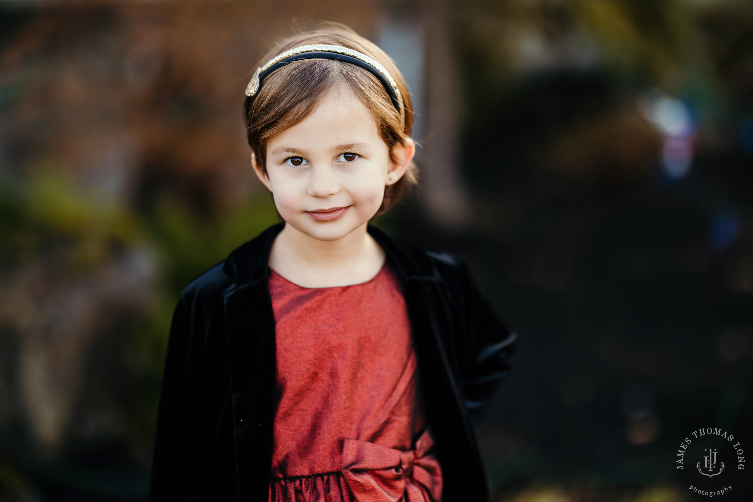 Snohomish extended family photography session by Seattle family photographer James Thomas Long Photography