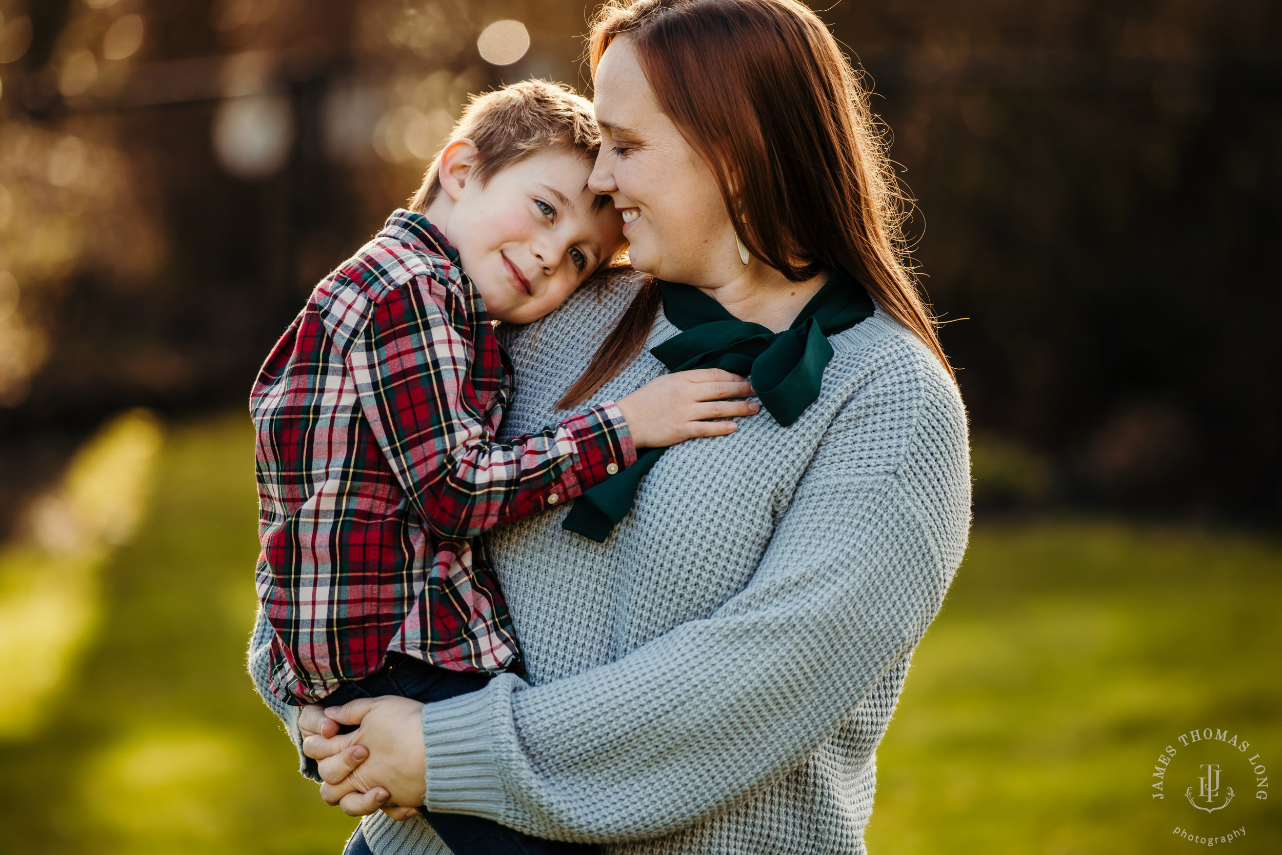 Snohomish extended family photography session by Seattle family photographer James Thomas Long Photography