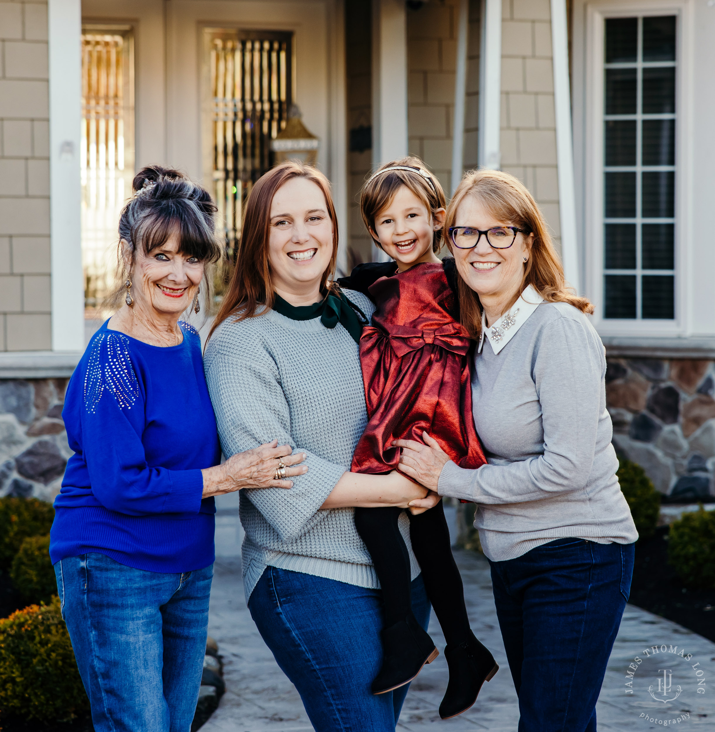 Snohomish extended family photography session by Seattle family photographer James Thomas Long Photography