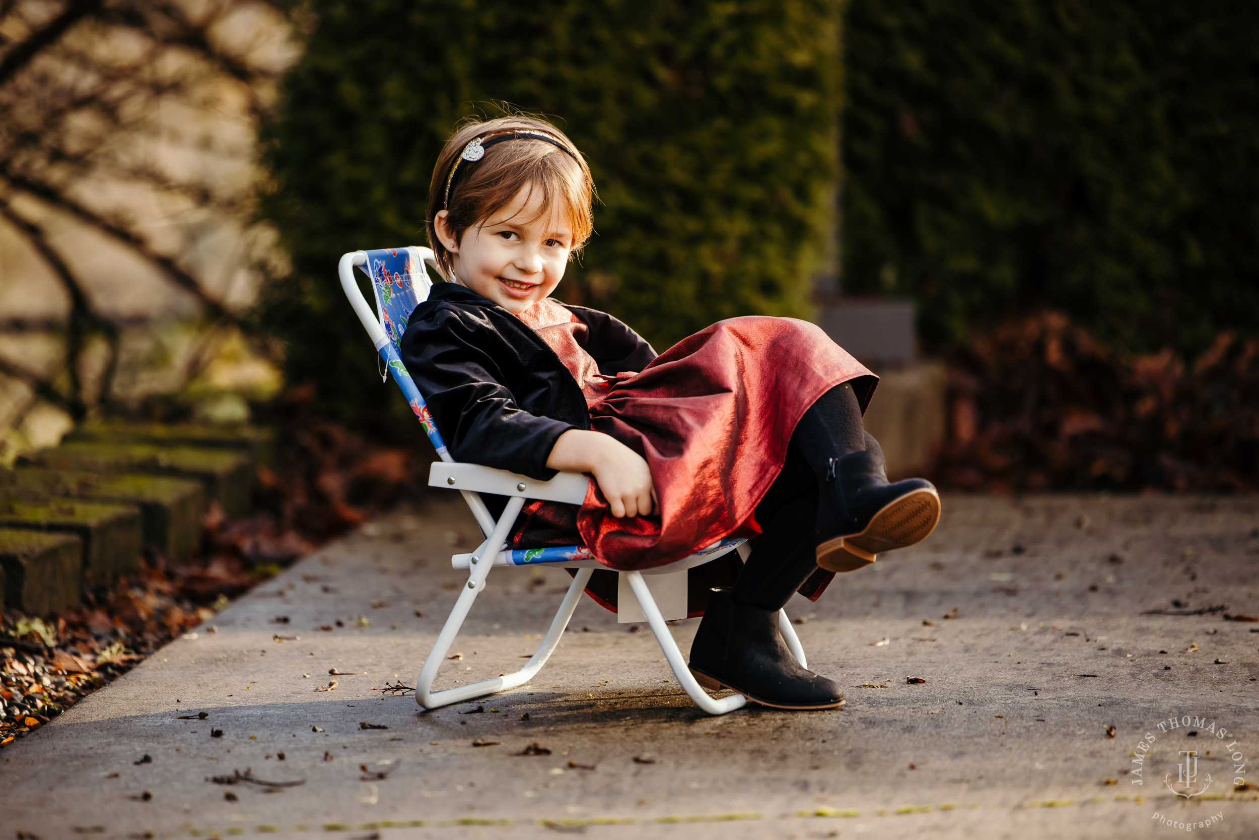 Snohomish extended family photography session by Seattle family photographer James Thomas Long Photography