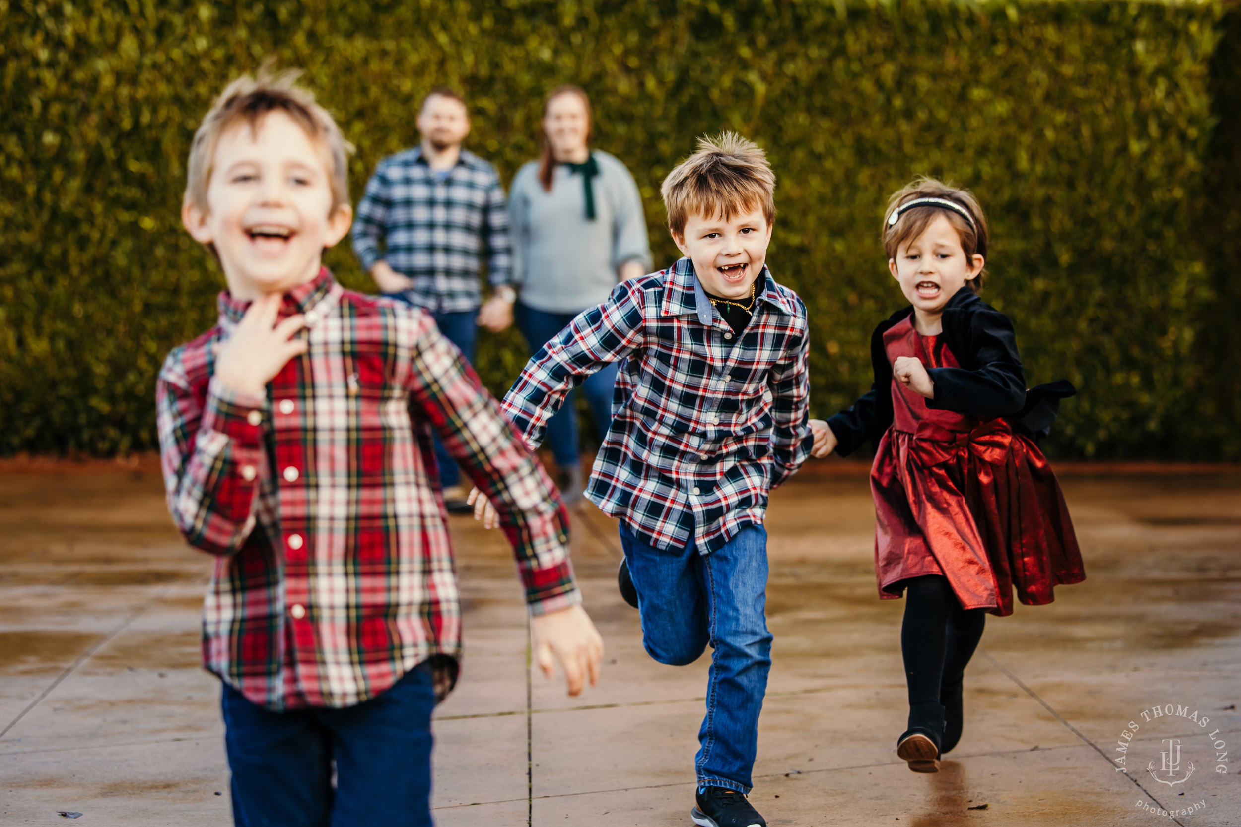 Snohomish extended family photography session by Seattle family photographer James Thomas Long Photography