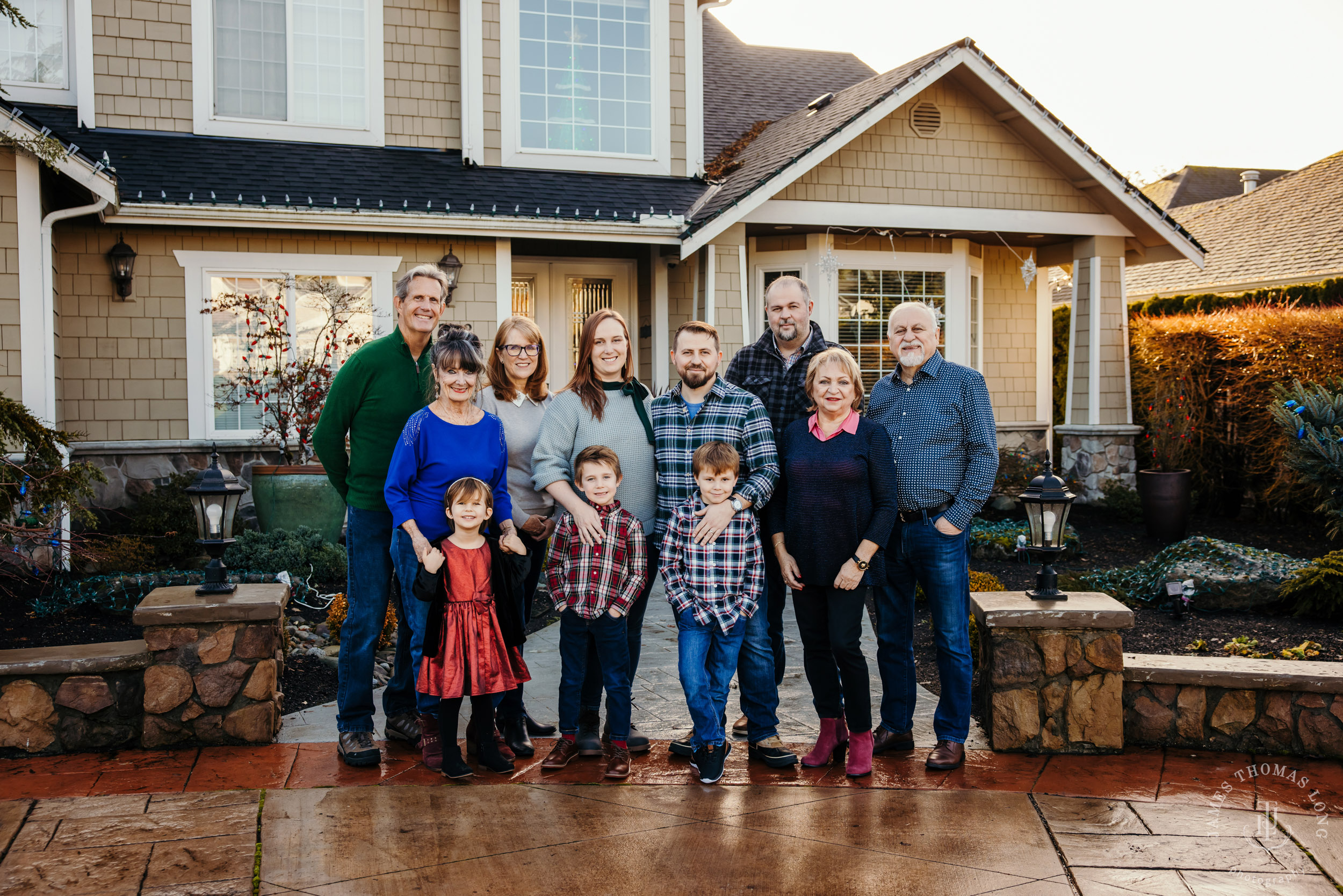 Snohomish extended family photography session by Seattle family photographer James Thomas Long Photography