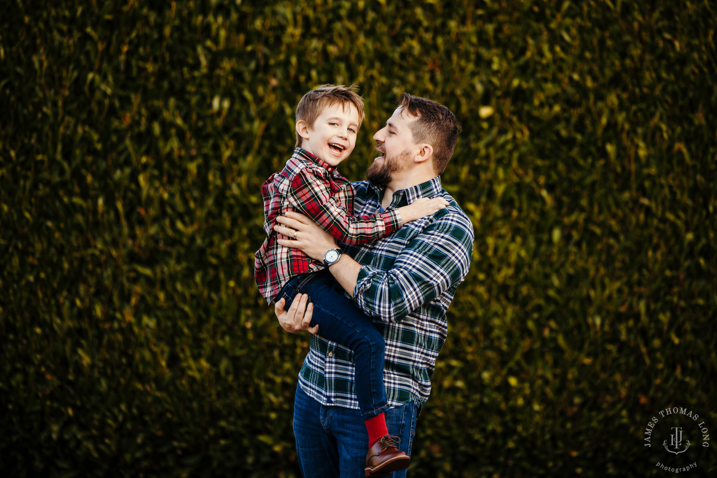 Snohomish extended family photography session by Seattle family photographer James Thomas Long Photography