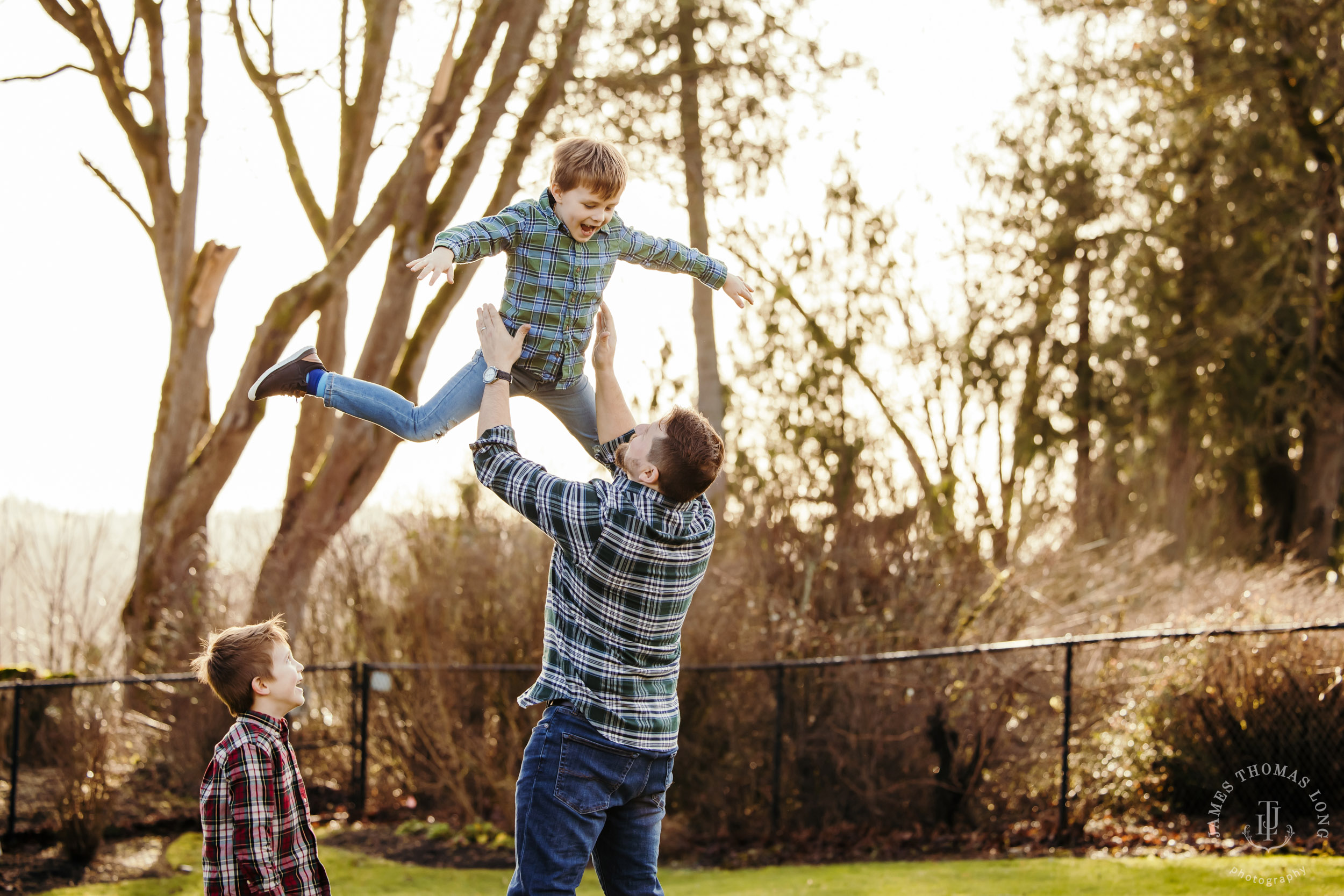 Snohomish extended family photography session by Seattle family photographer James Thomas Long Photography