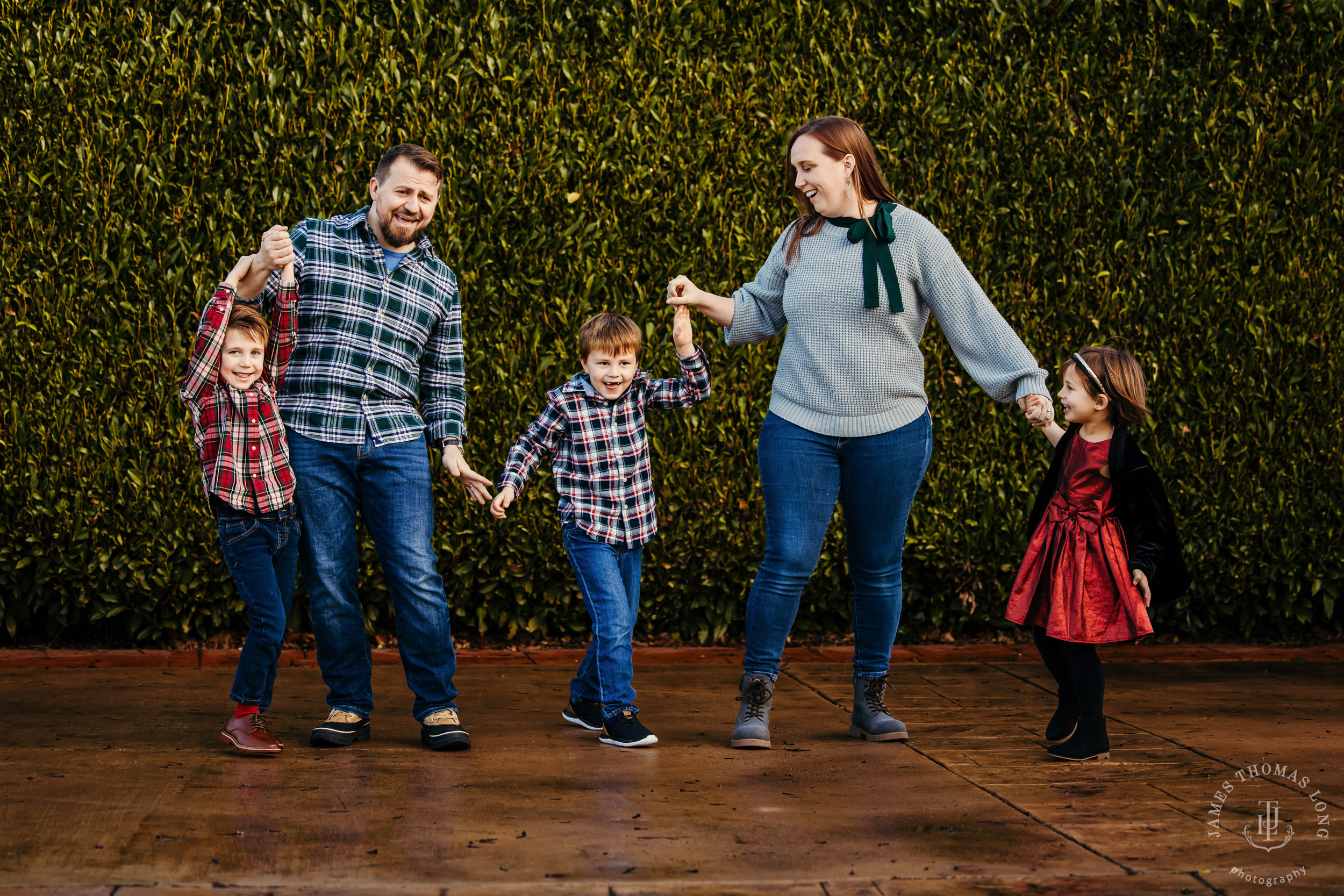 Snohomish extended family photography session by Seattle family photographer James Thomas Long Photography