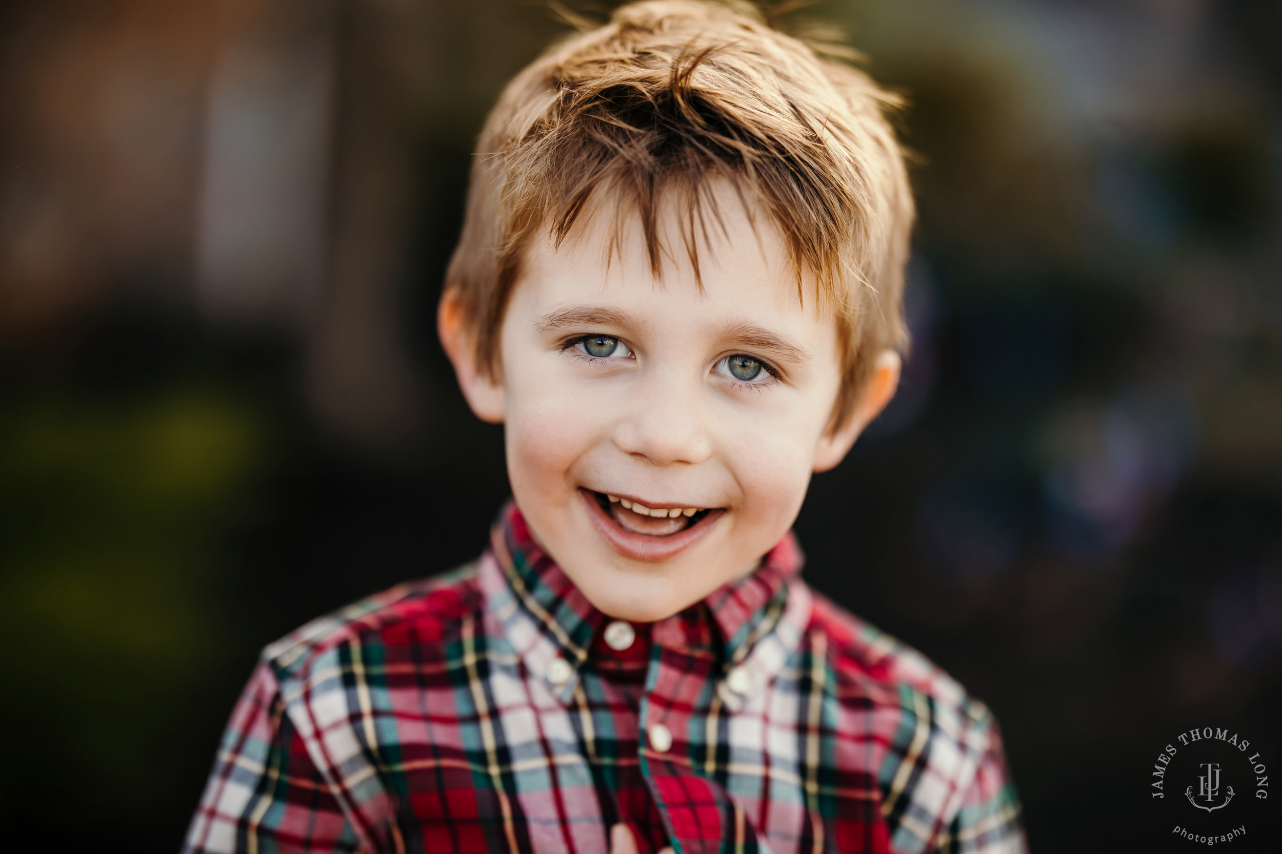 Snohomish extended family photography session by Seattle family photographer James Thomas Long Photography