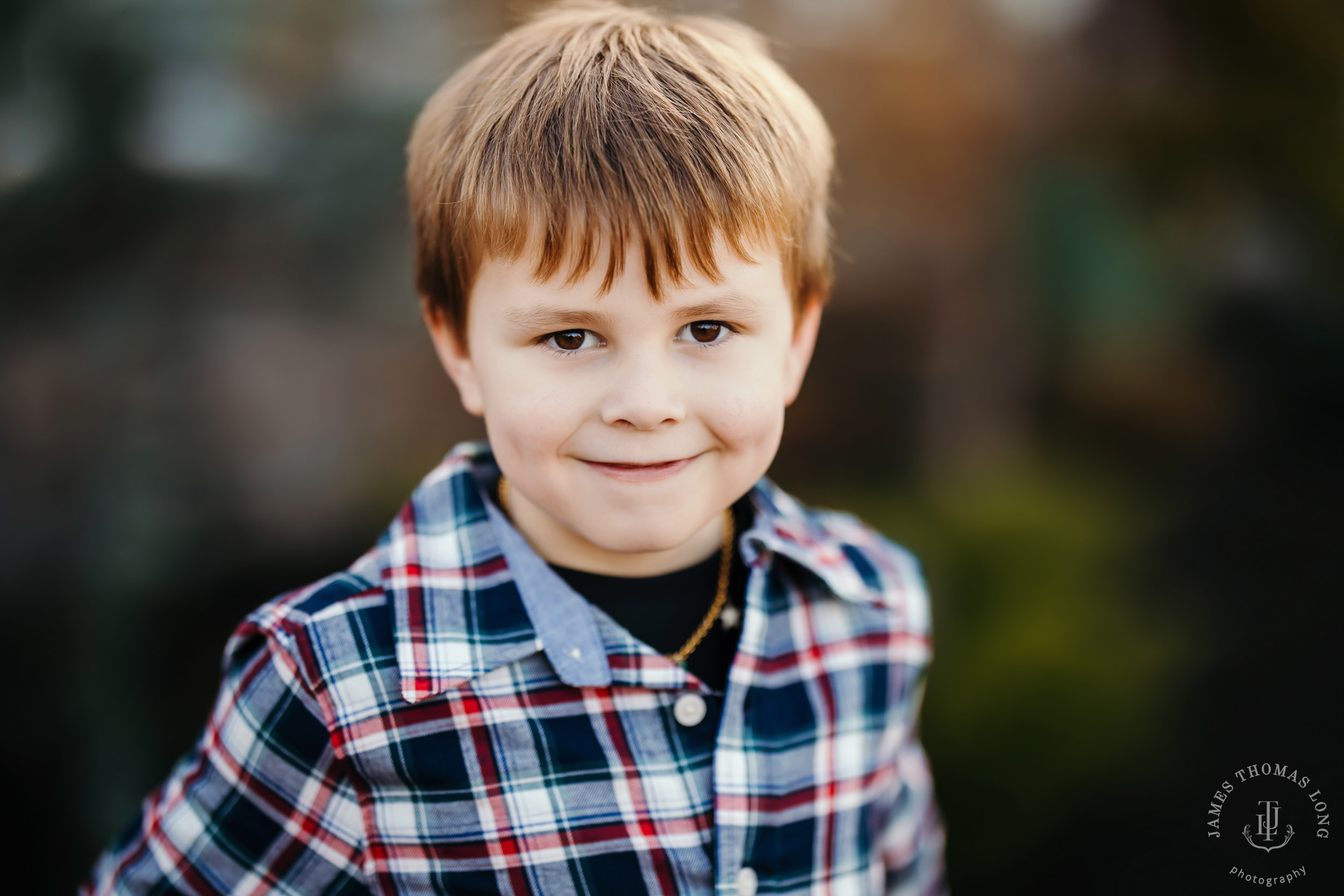 Snohomish extended family photography session by Seattle family photographer James Thomas Long Photography