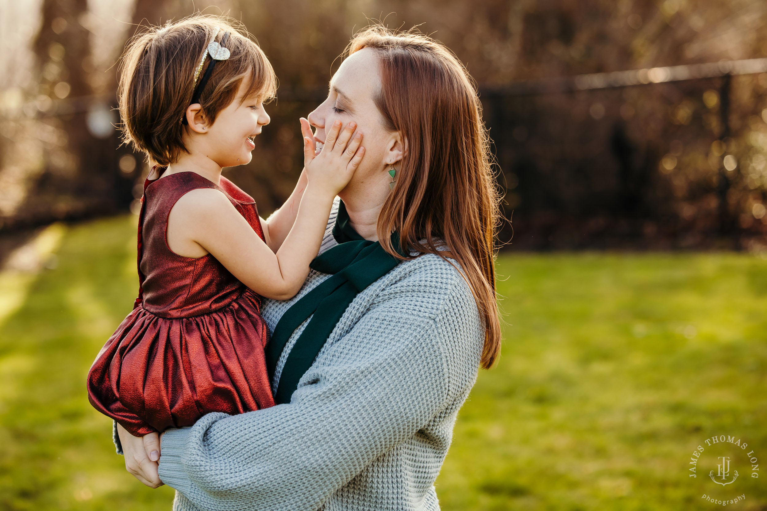 Snohomish extended family photography session by Seattle family photographer James Thomas Long Photography