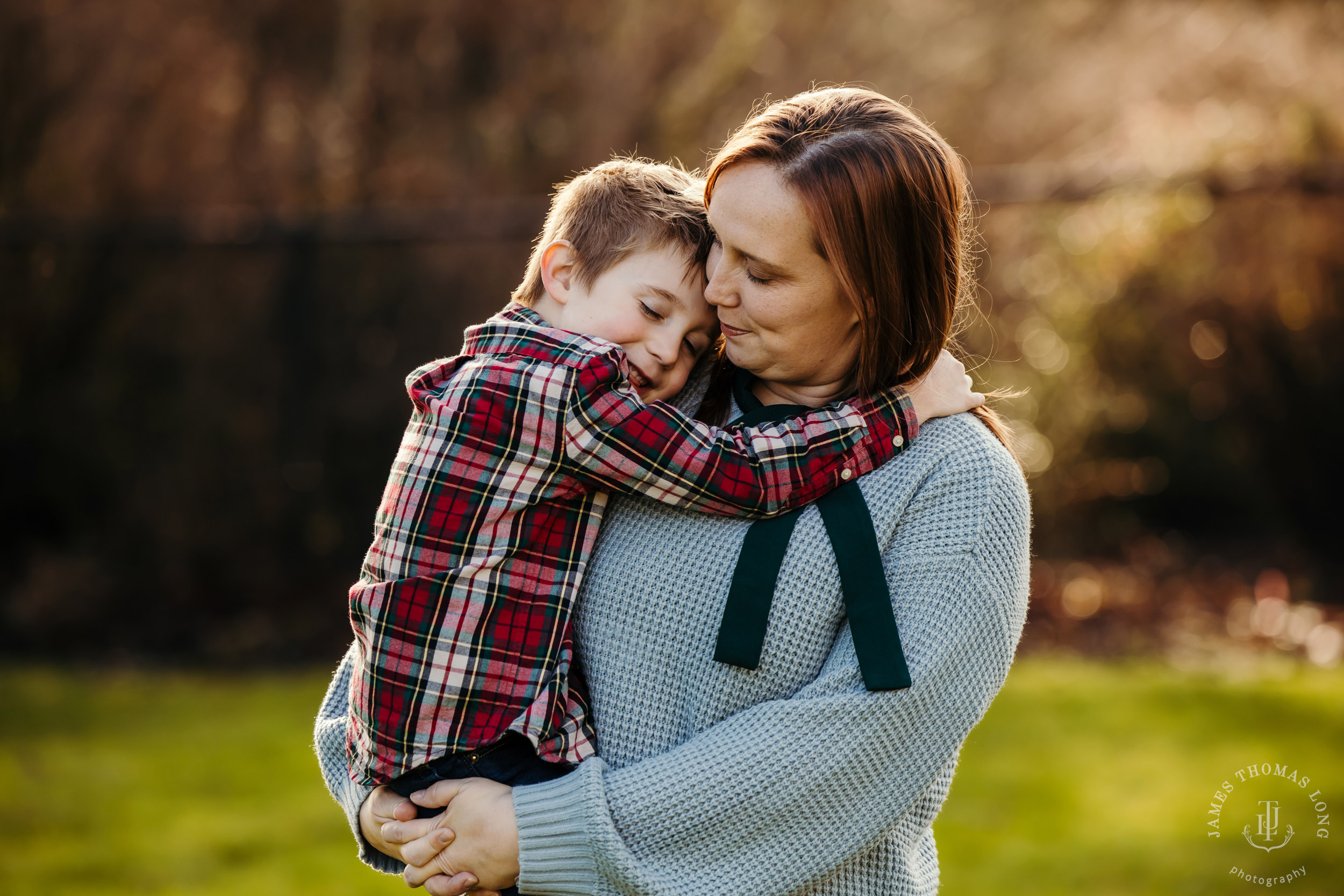 Snohomish extended family photography session by Seattle family photographer James Thomas Long Photography