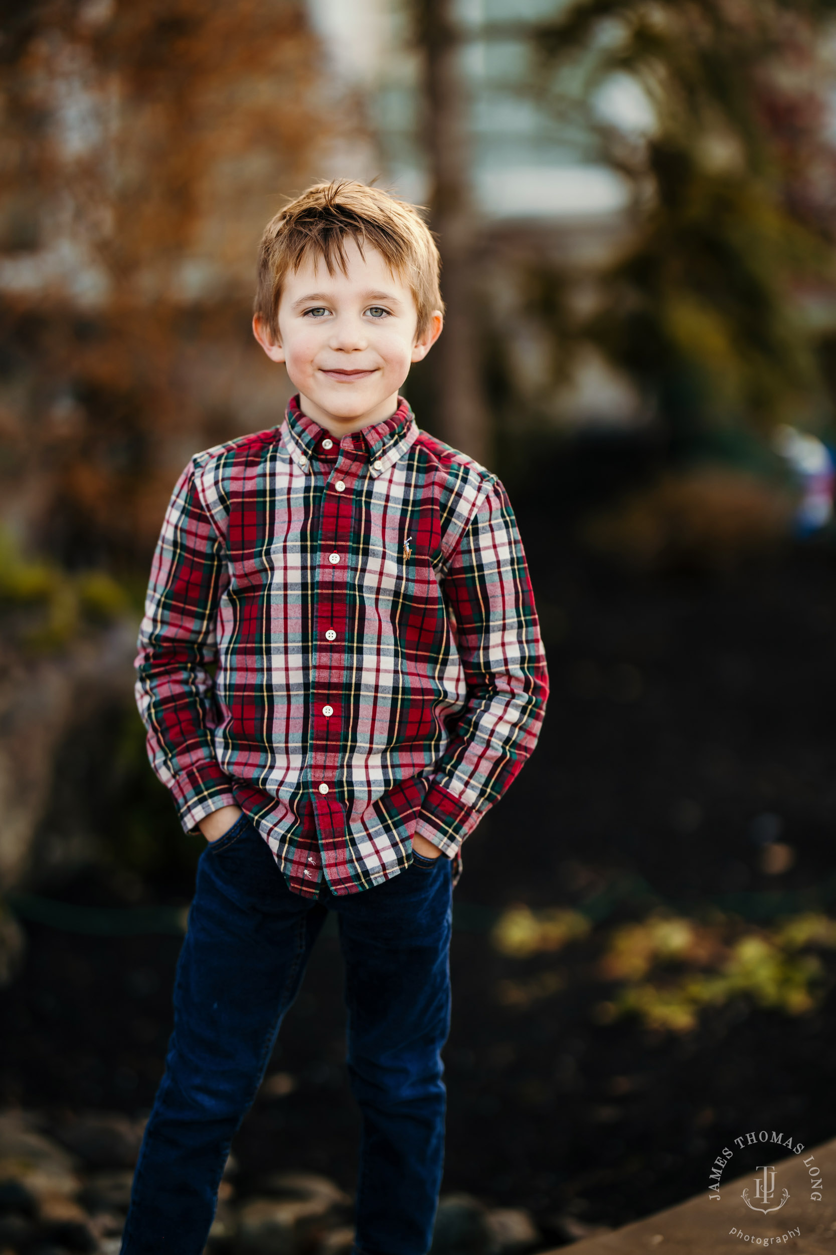 Snohomish extended family photography session by Seattle family photographer James Thomas Long Photography