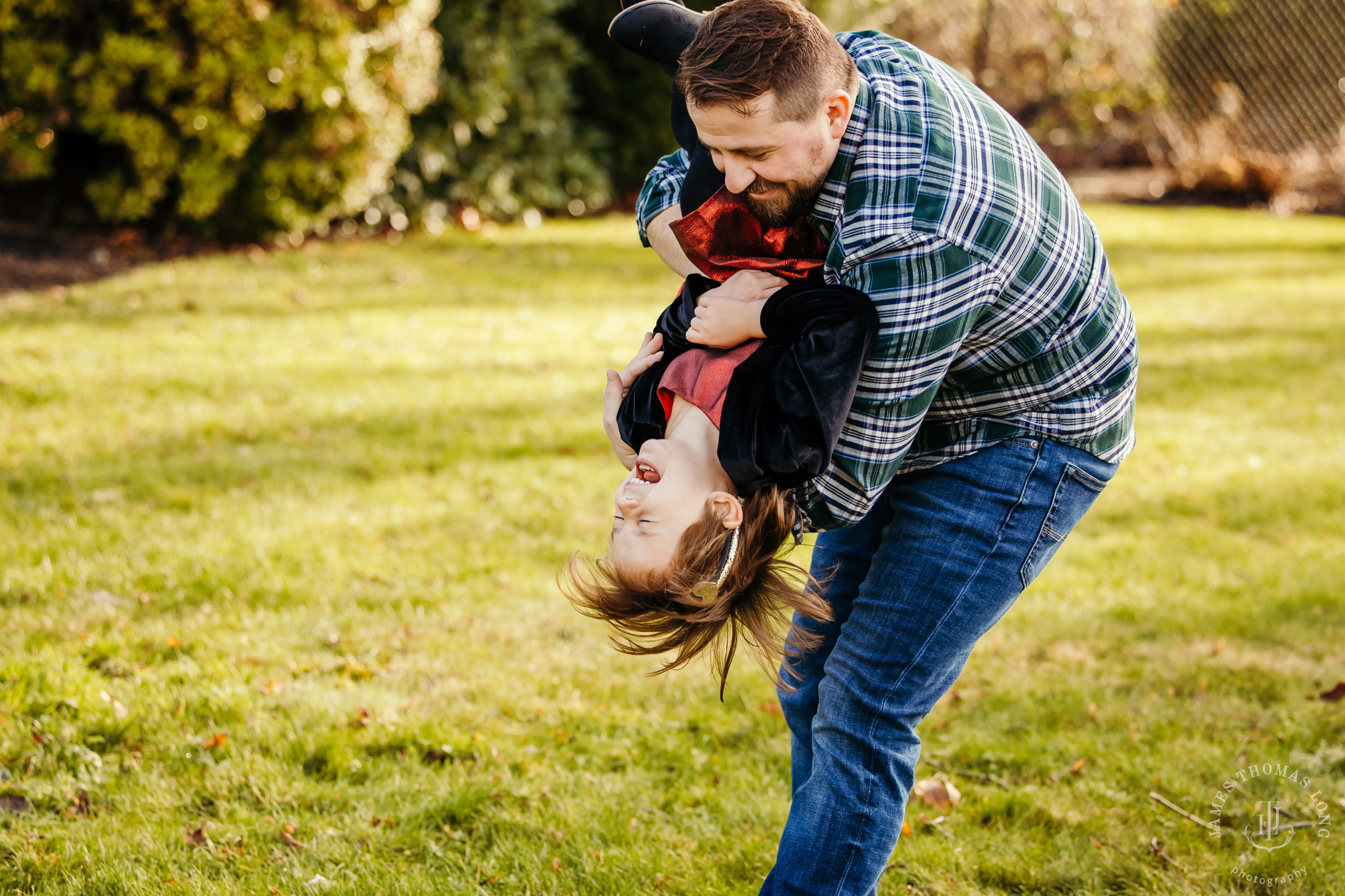 Snohomish extended family photography session by Seattle family photographer James Thomas Long Photography