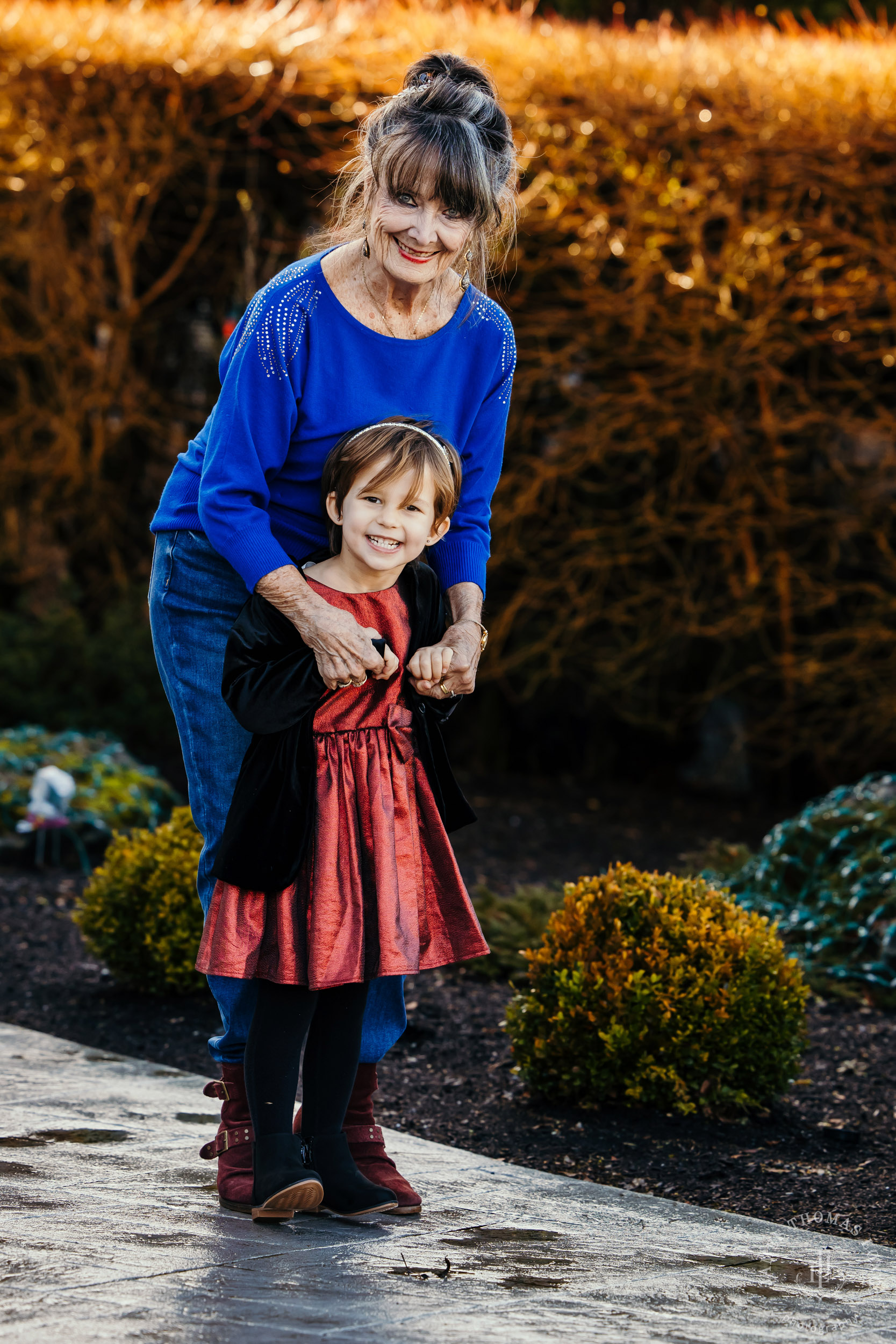 Snohomish extended family photography session by Seattle family photographer James Thomas Long Photography