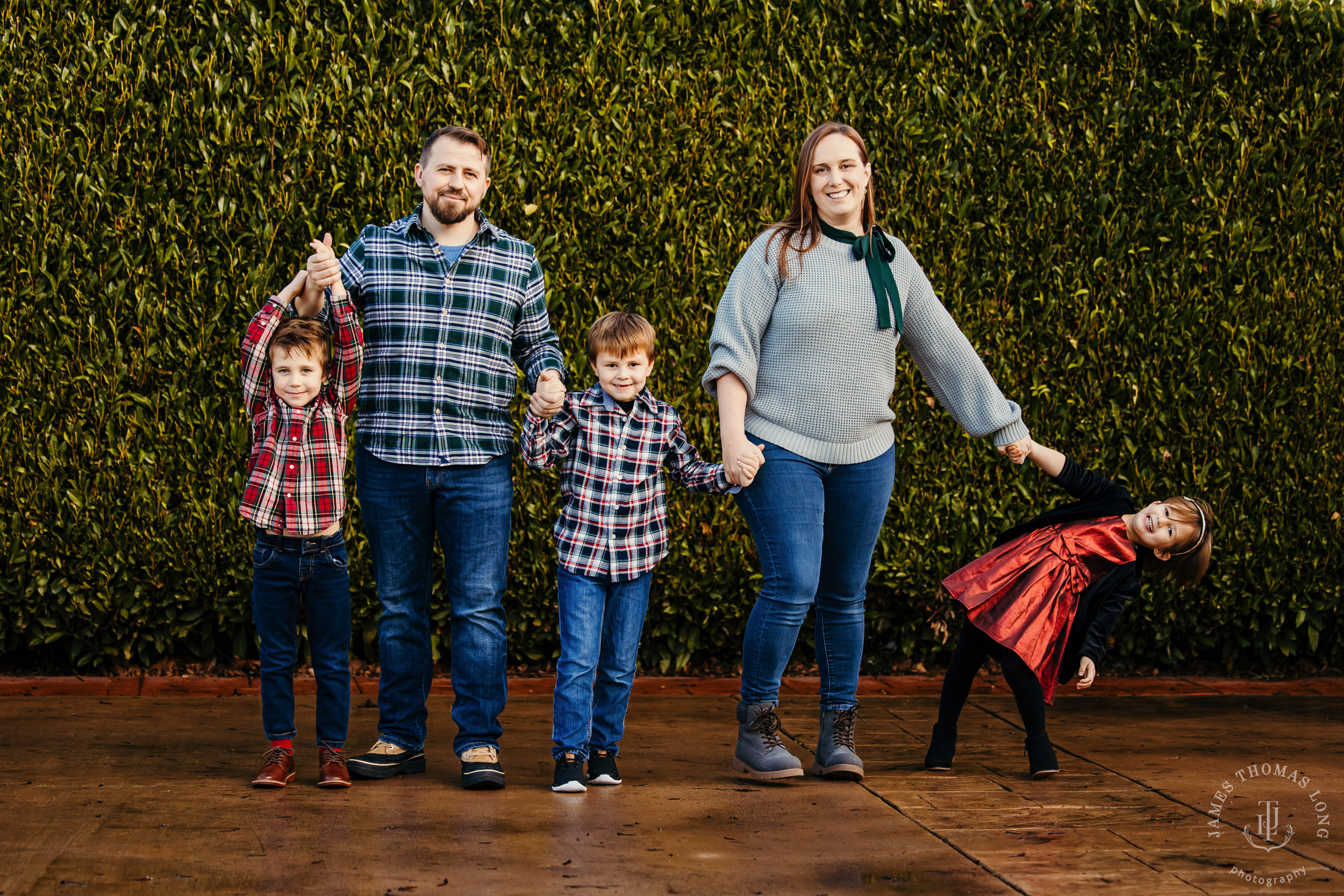 Snohomish extended family photography session by Seattle family photographer James Thomas Long Photography