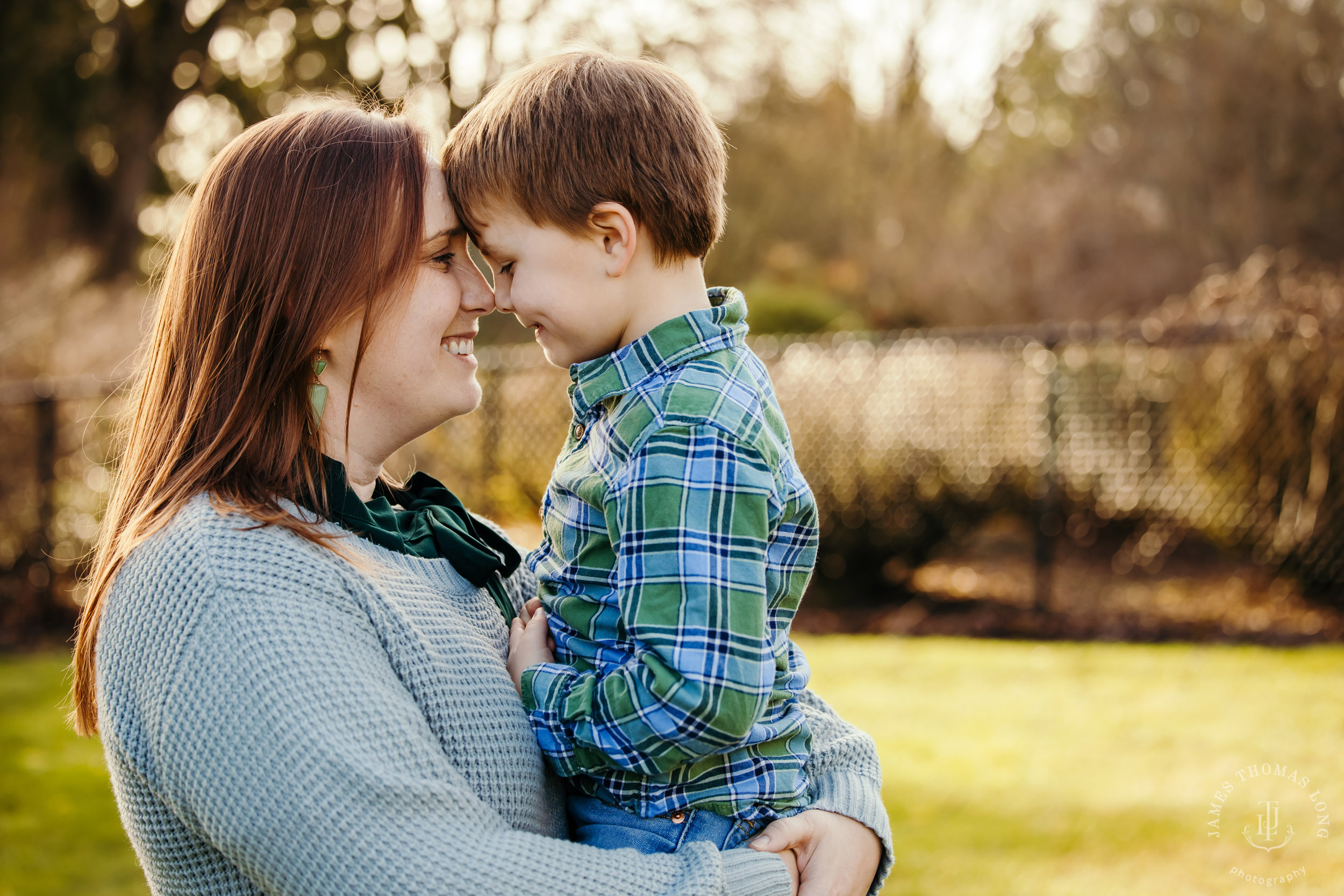 Snohomish extended family photography session by Seattle family photographer James Thomas Long Photography