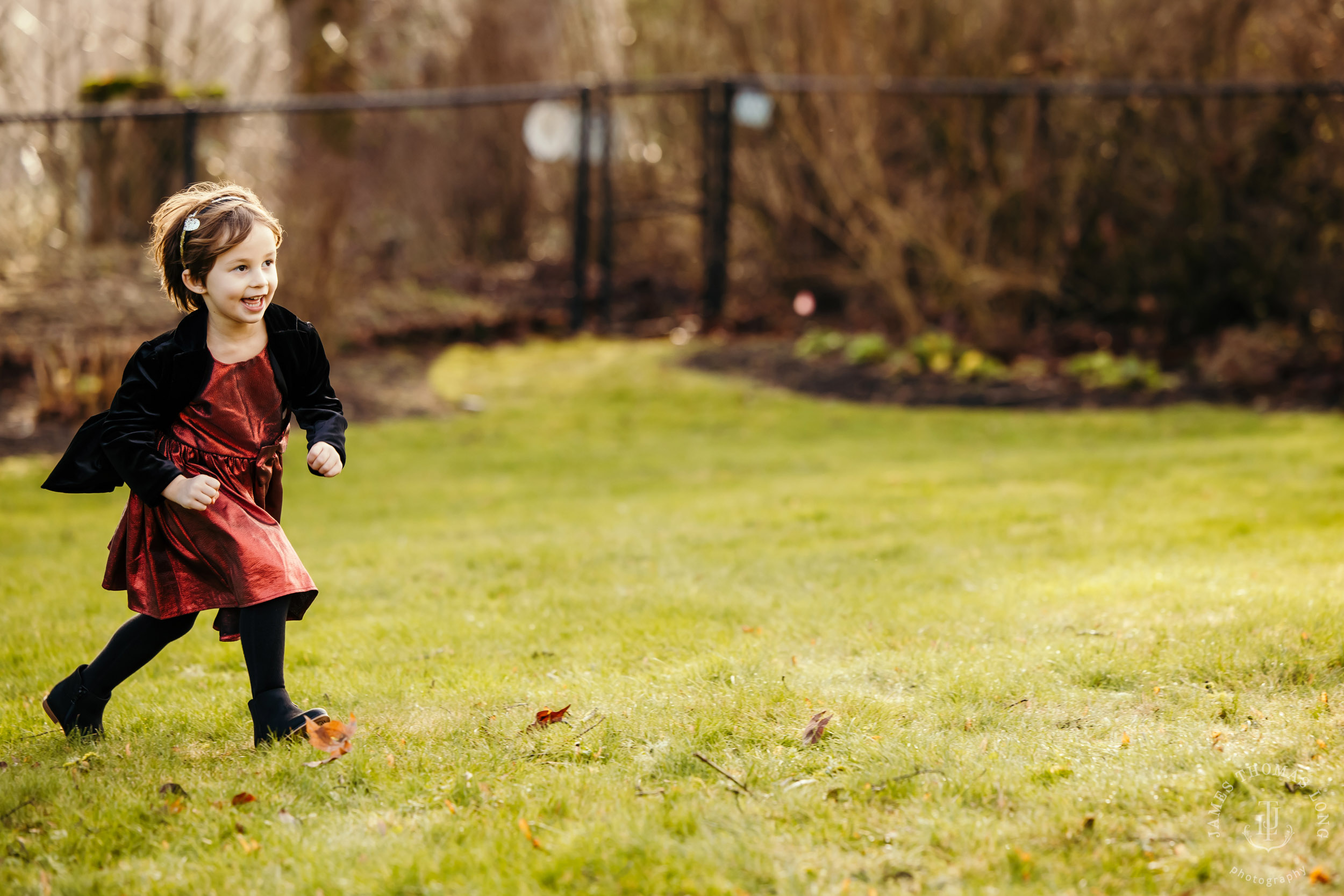 Snohomish extended family photography session by Seattle family photographer James Thomas Long Photography