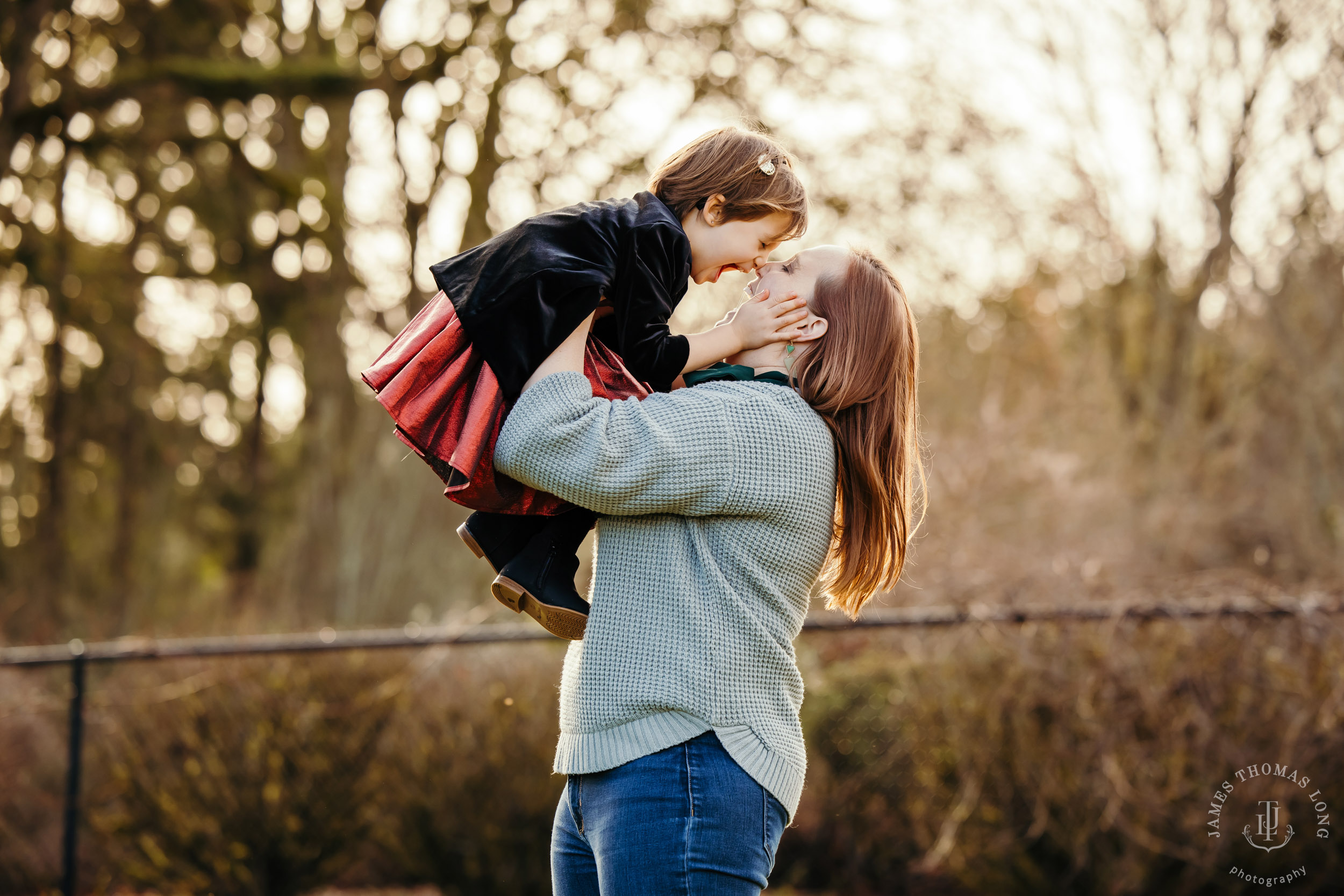 Snohomish extended family photography session by Seattle family photographer James Thomas Long Photography