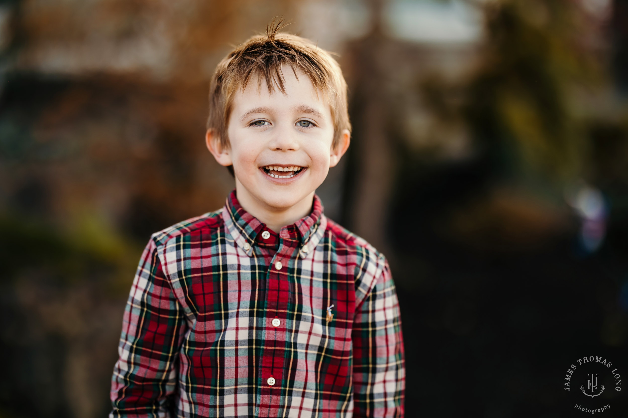 Snohomish extended family photography session by Seattle family photographer James Thomas Long Photography