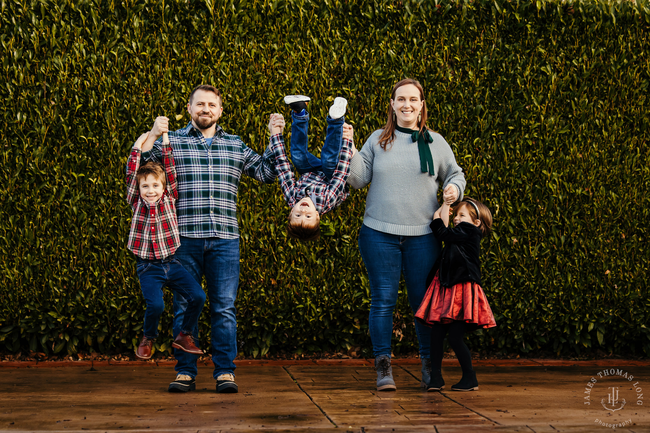 Snohomish extended family photography session by Seattle family photographer James Thomas Long Photography