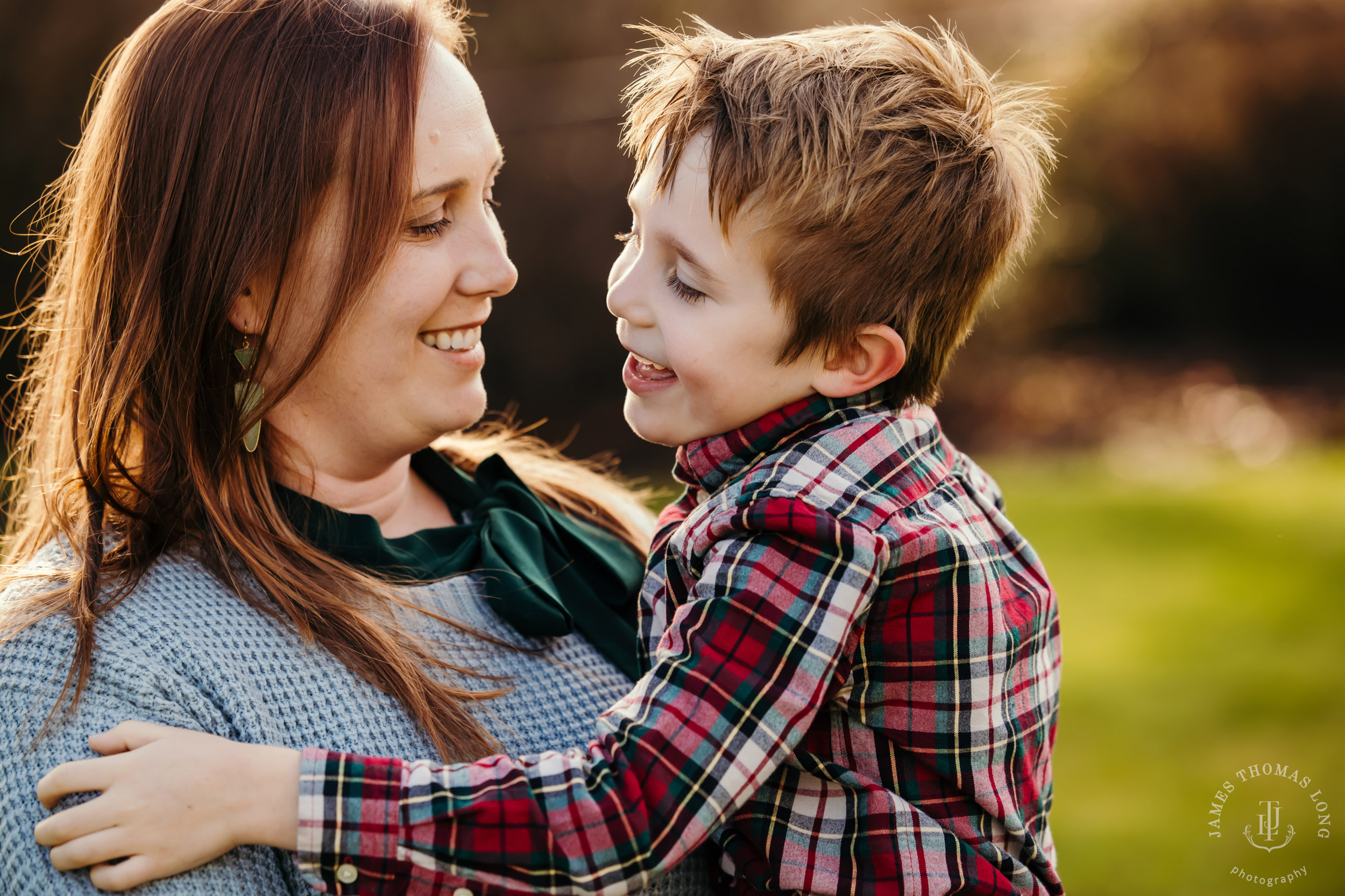 Snohomish extended family photography session by Seattle family photographer James Thomas Long Photography