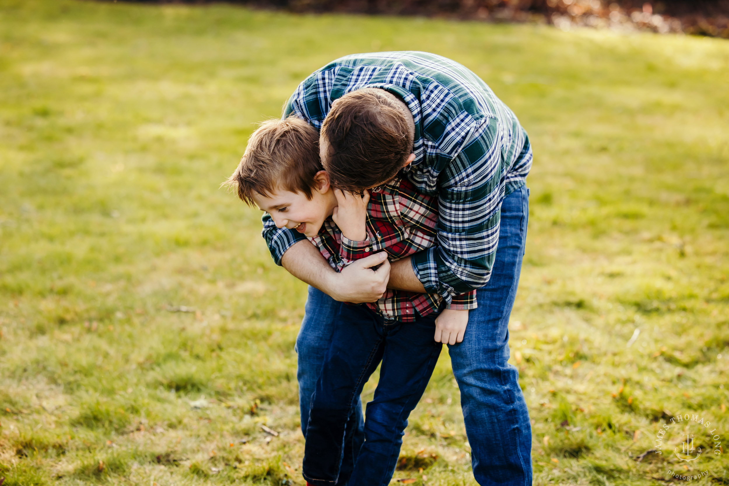 Snohomish extended family photography session by Seattle family photographer James Thomas Long Photography