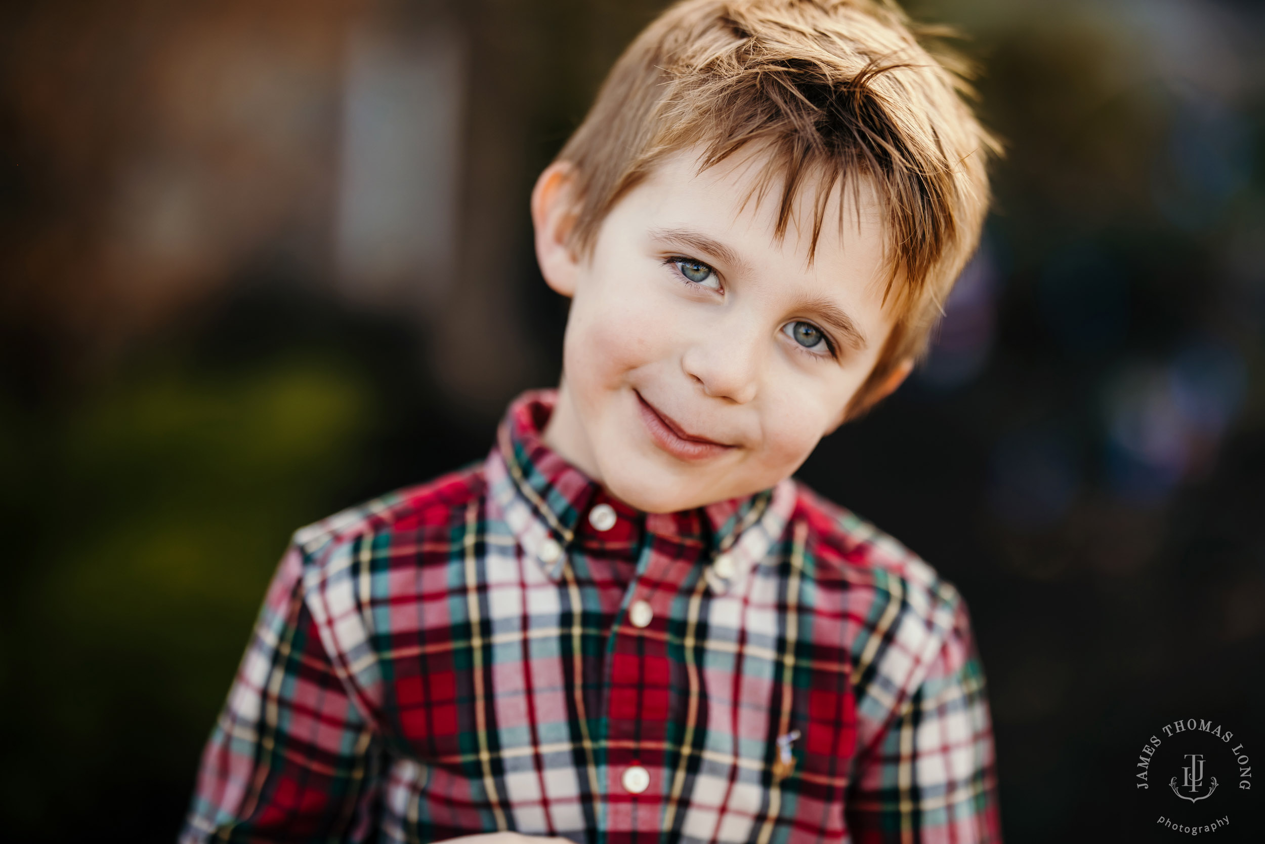 Snohomish extended family photography session by Seattle family photographer James Thomas Long Photography