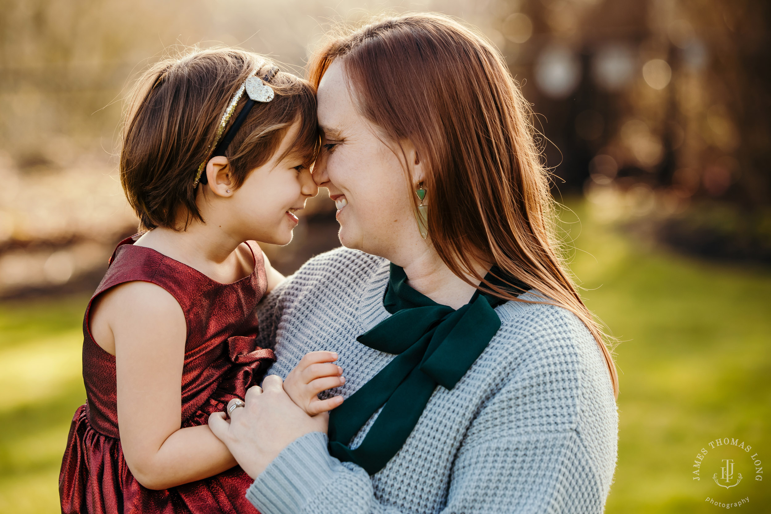 Snohomish extended family photography session by Seattle family photographer James Thomas Long Photography