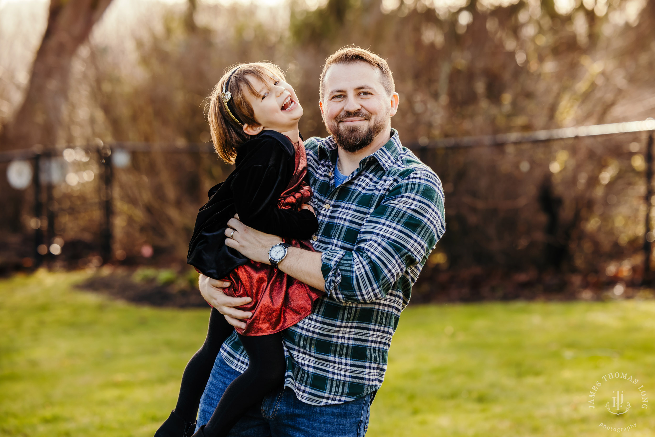 Snohomish extended family photography session by Seattle family photographer James Thomas Long Photography