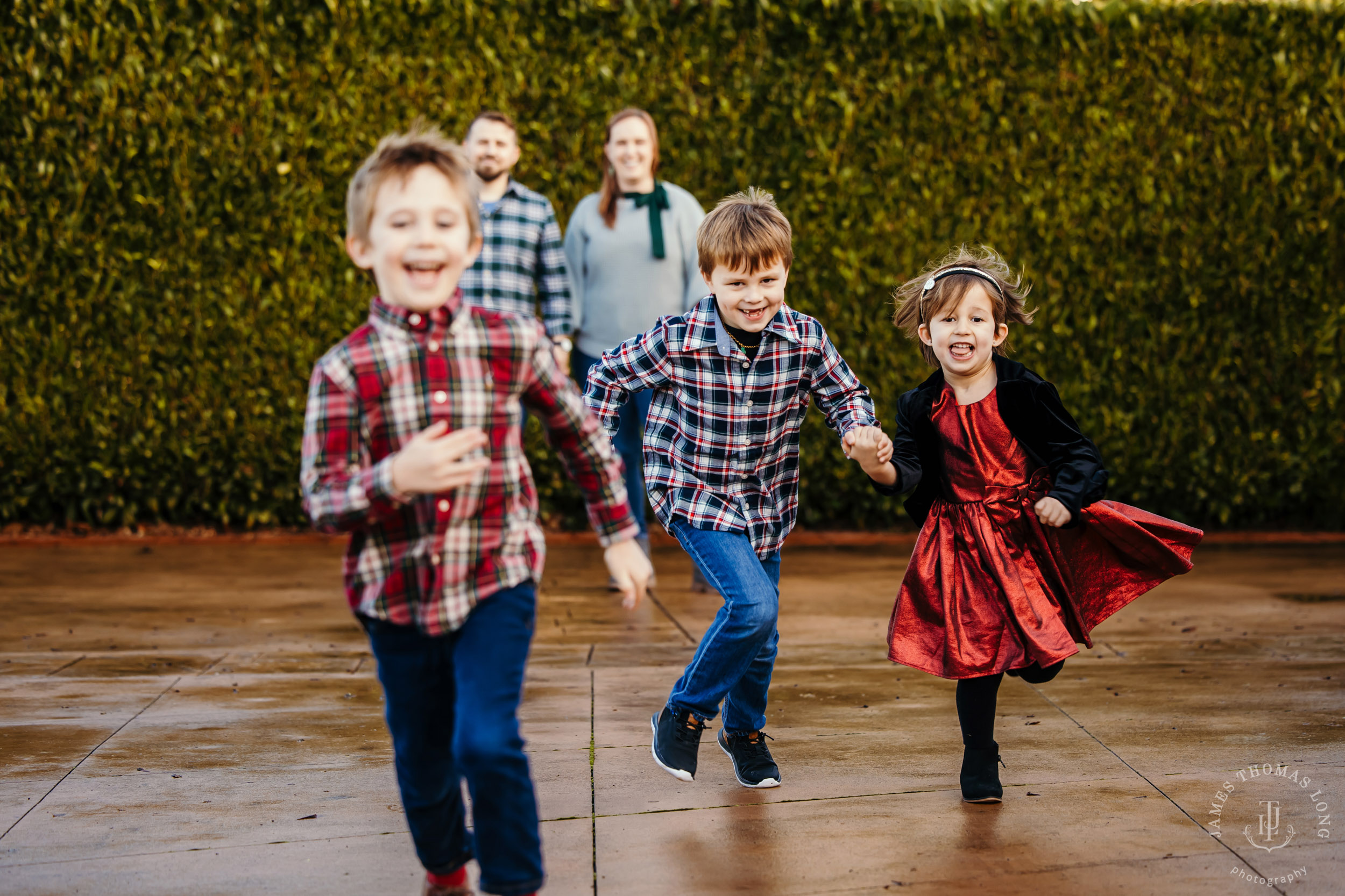 Snohomish extended family photography session by Seattle family photographer James Thomas Long Photography