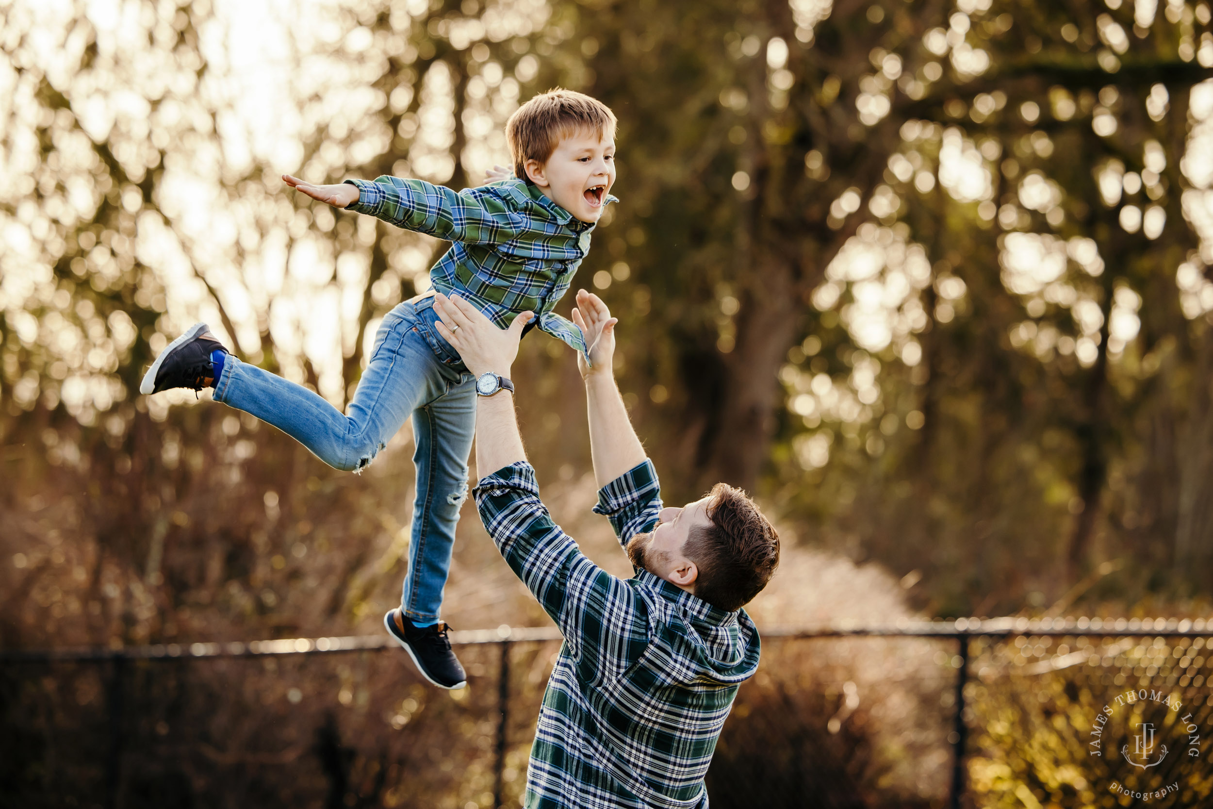 Snohomish extended family photography session by Seattle family photographer James Thomas Long Photography