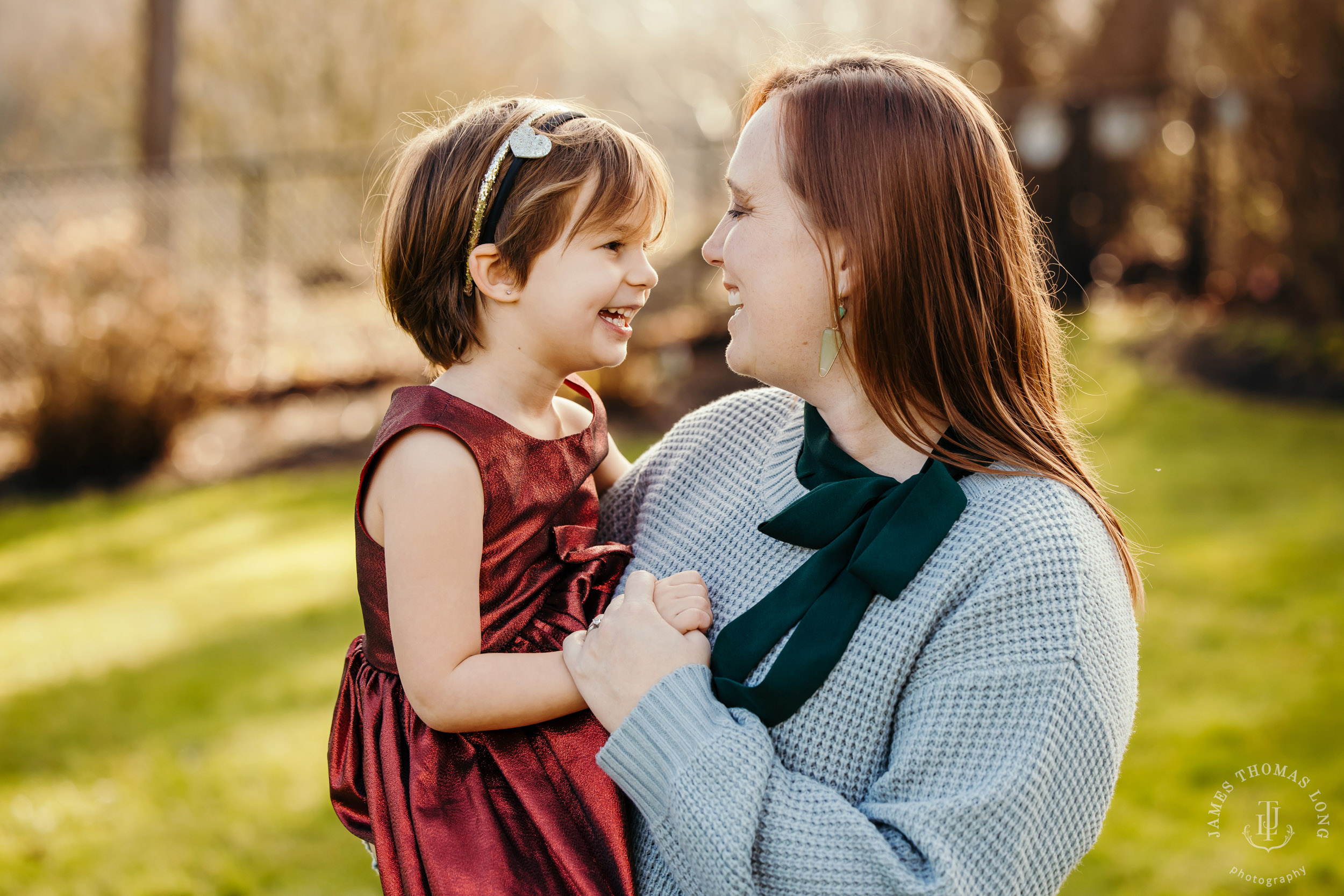 Snohomish extended family photography session by Seattle family photographer James Thomas Long Photography