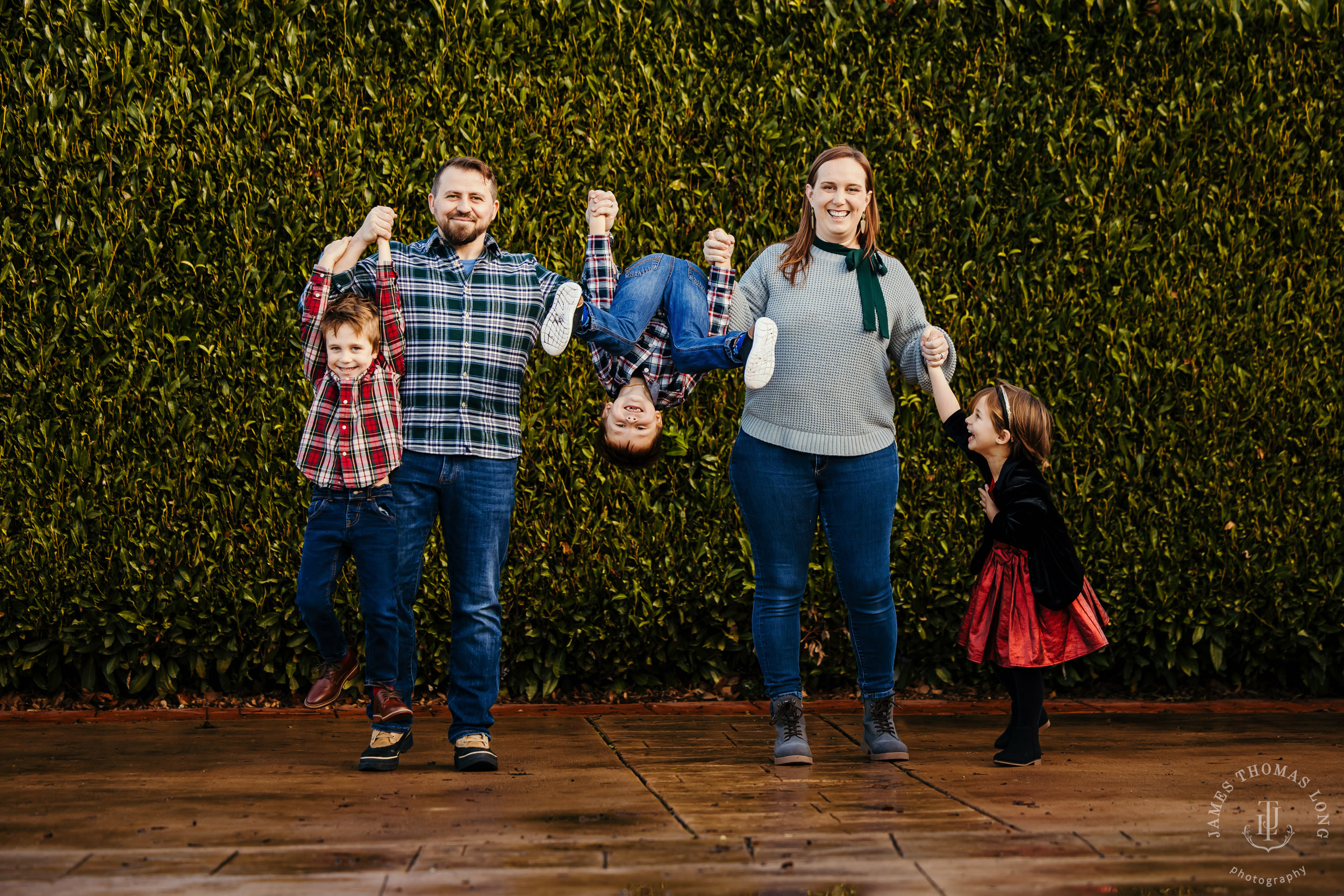 Snohomish extended family photography session by Seattle family photographer James Thomas Long Photography