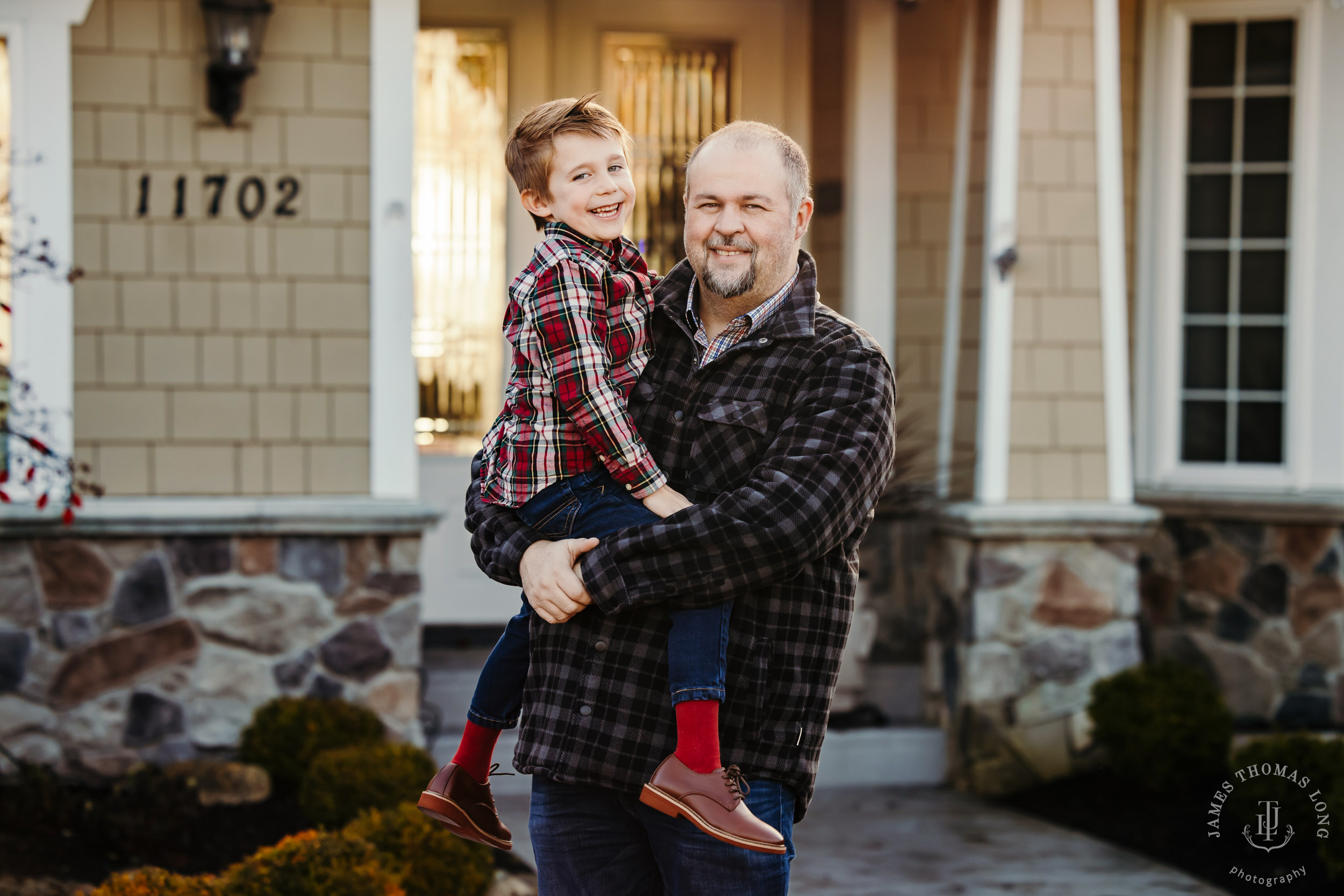 Snohomish extended family photography session by Seattle family photographer James Thomas Long Photography