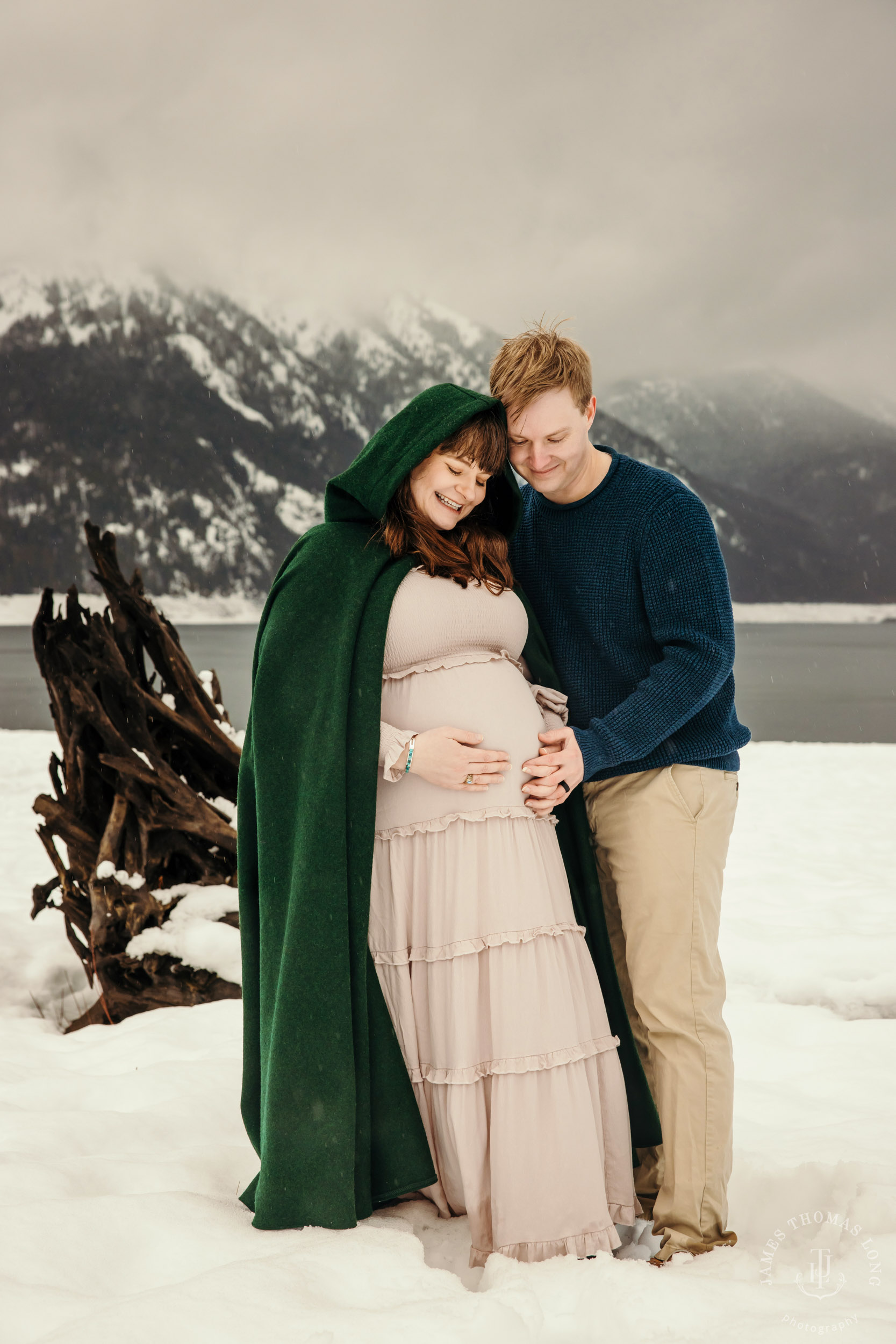 Maternity photography session in the Cascade Mountains by Snoqualmie family and maternity photographer James Thomas Long Photography