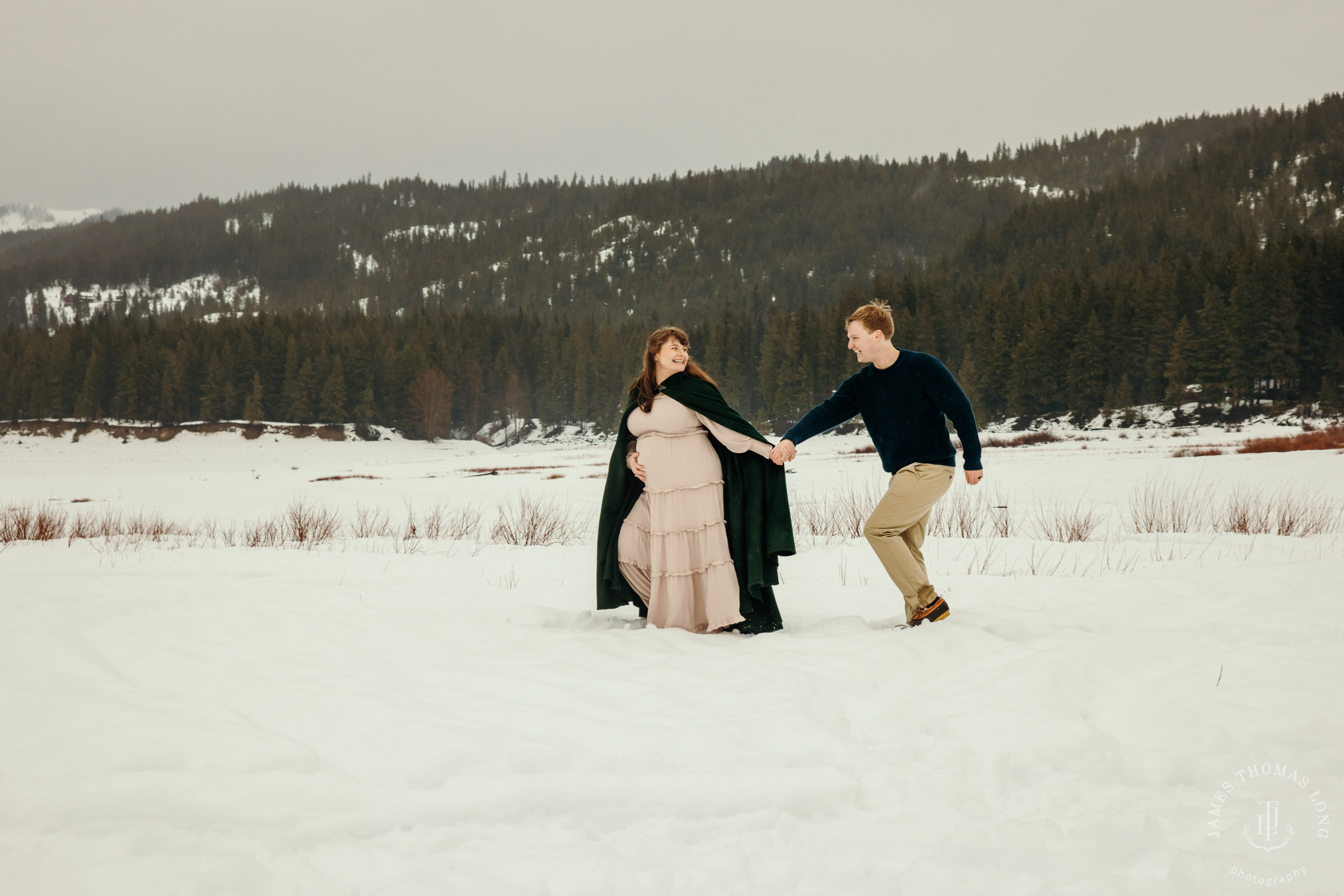 Maternity photography session in the Cascade Mountains by Snoqualmie family and maternity photographer James Thomas Long Photography