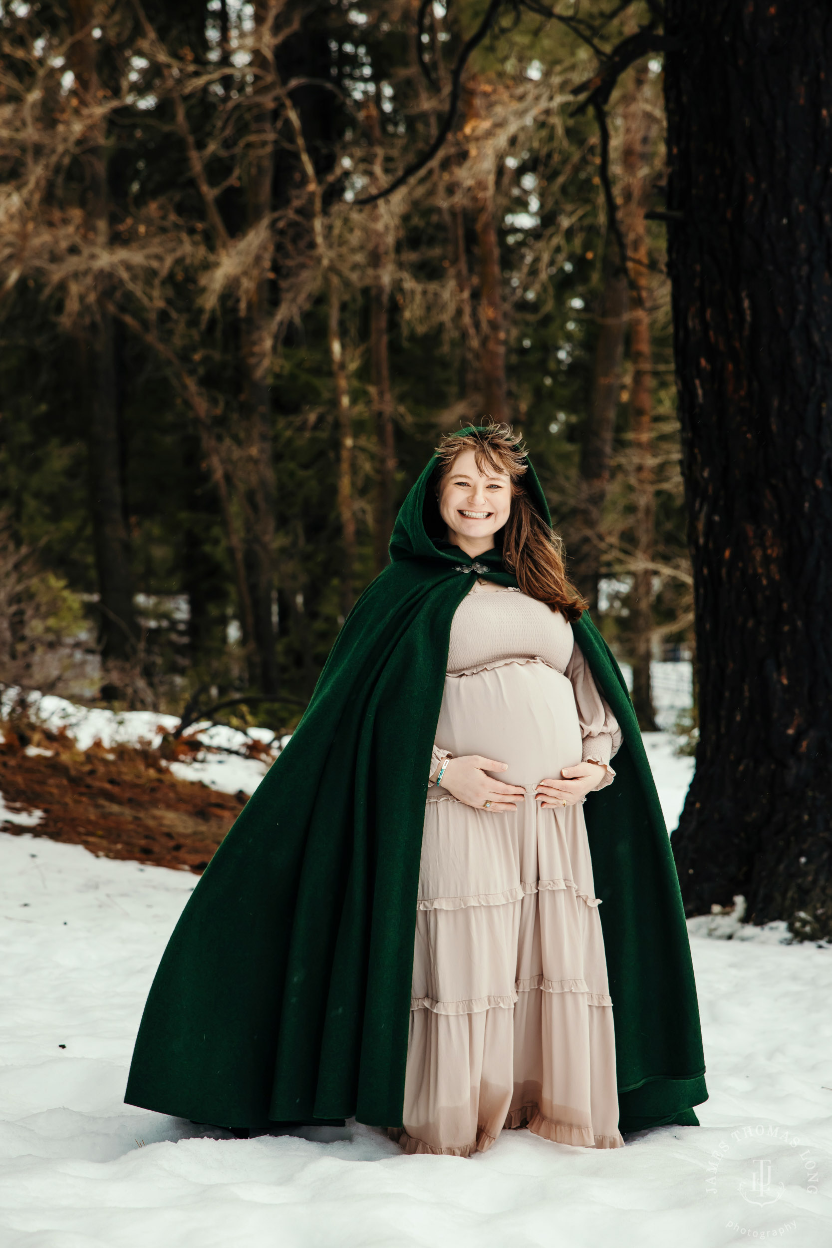 Maternity photography session in the Cascade Mountains by Snoqualmie family and maternity photographer James Thomas Long Photography