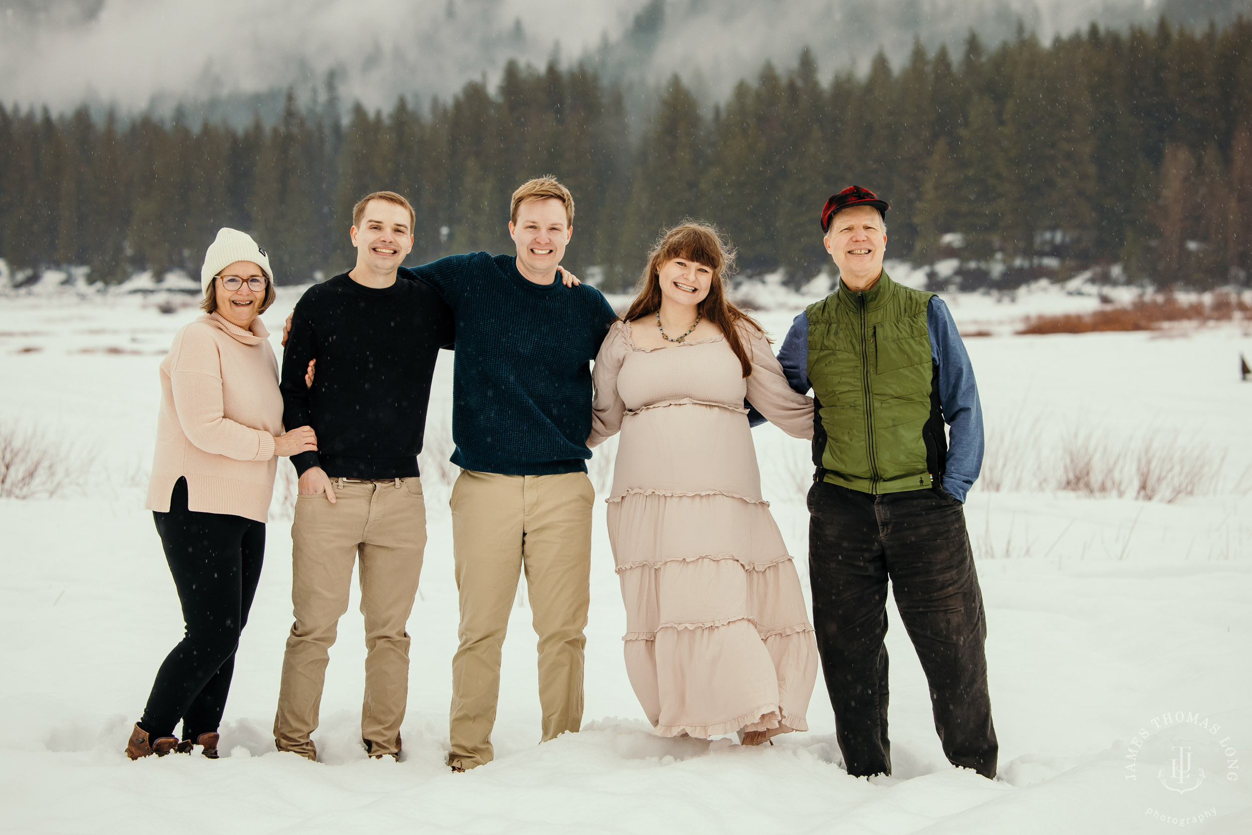 Maternity photography session in the Cascade Mountains by Snoqualmie family and maternity photographer James Thomas Long Photography