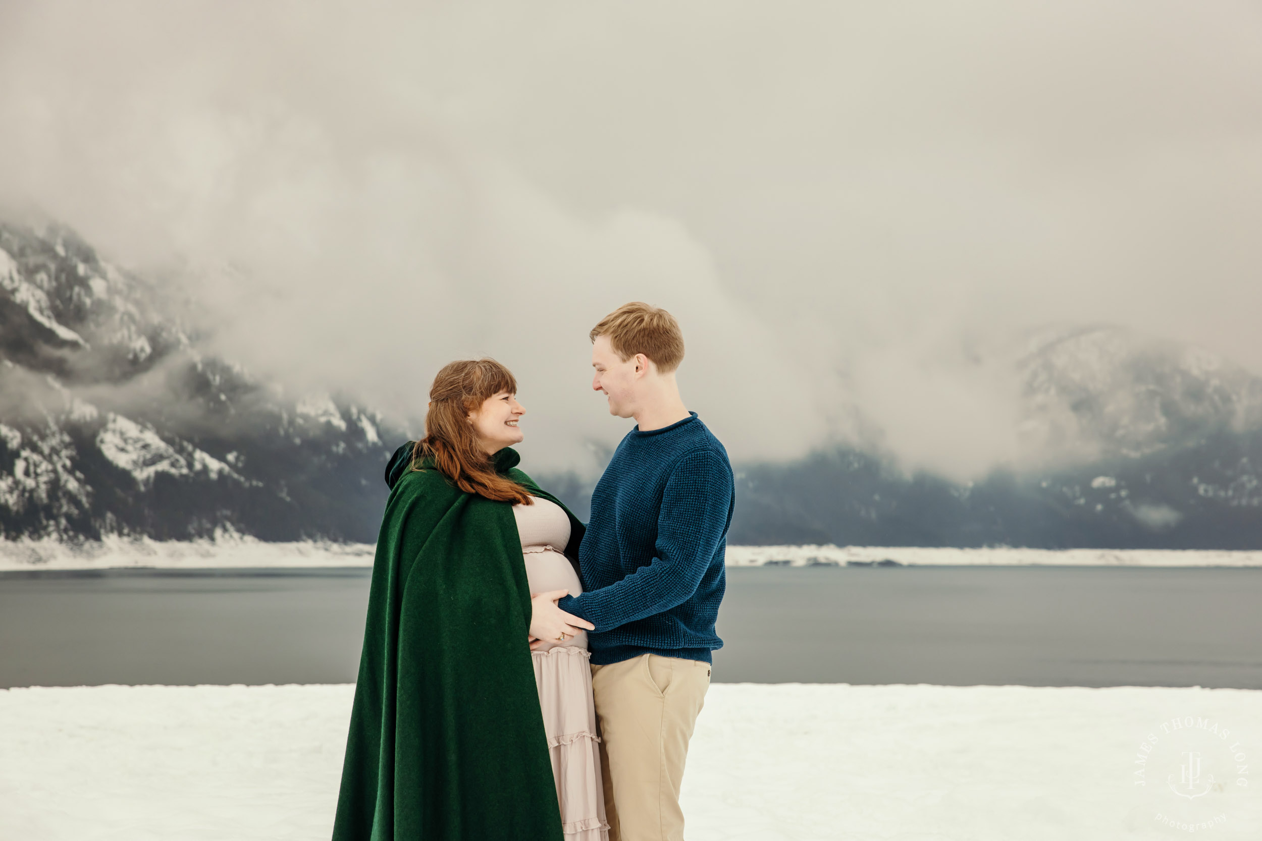 Maternity photography session in the Cascade Mountains by Snoqualmie family and maternity photographer James Thomas Long Photography