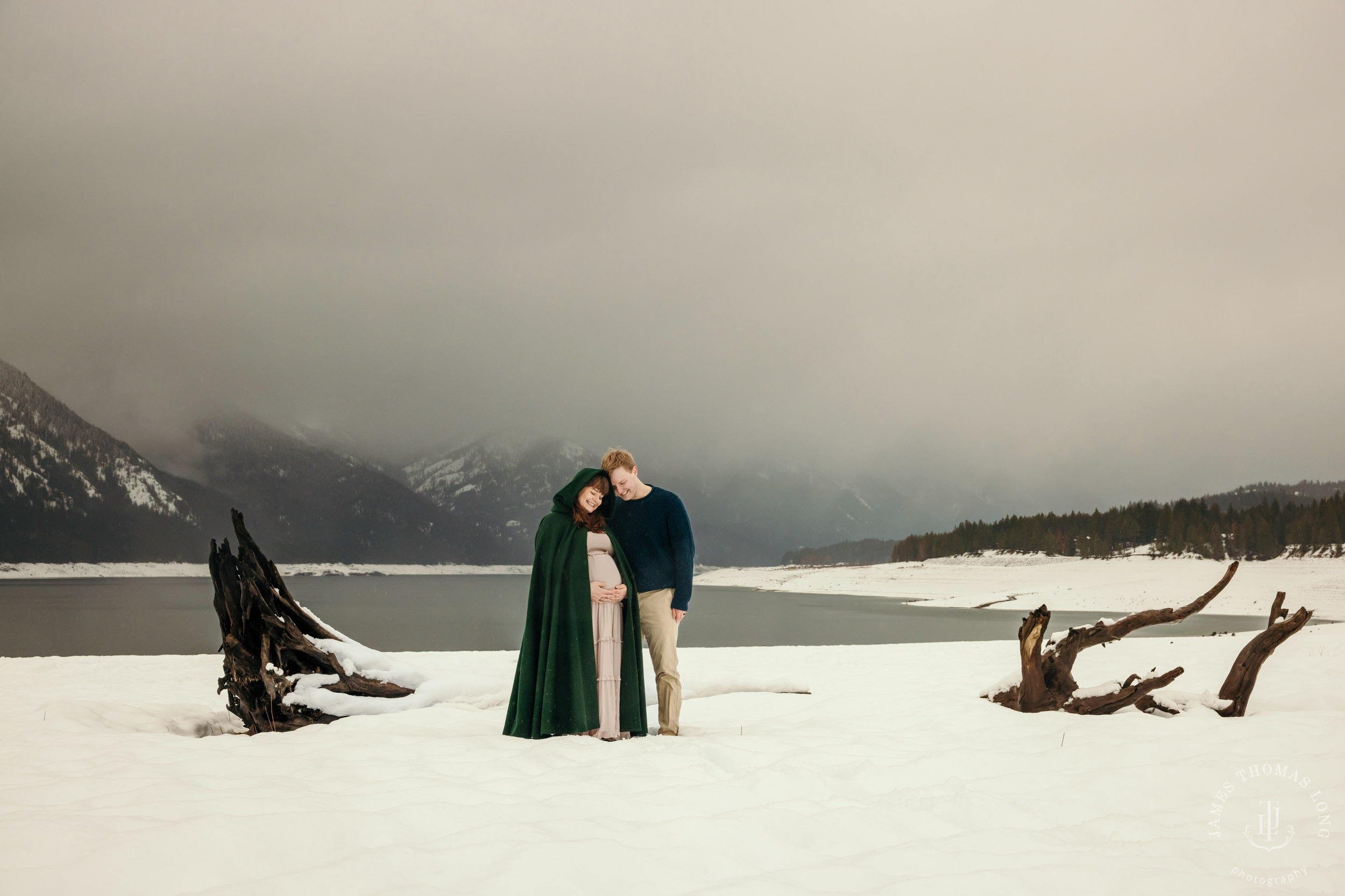 Maternity photography session in the Cascade Mountains by Snoqualmie family and maternity photographer James Thomas Long Photography