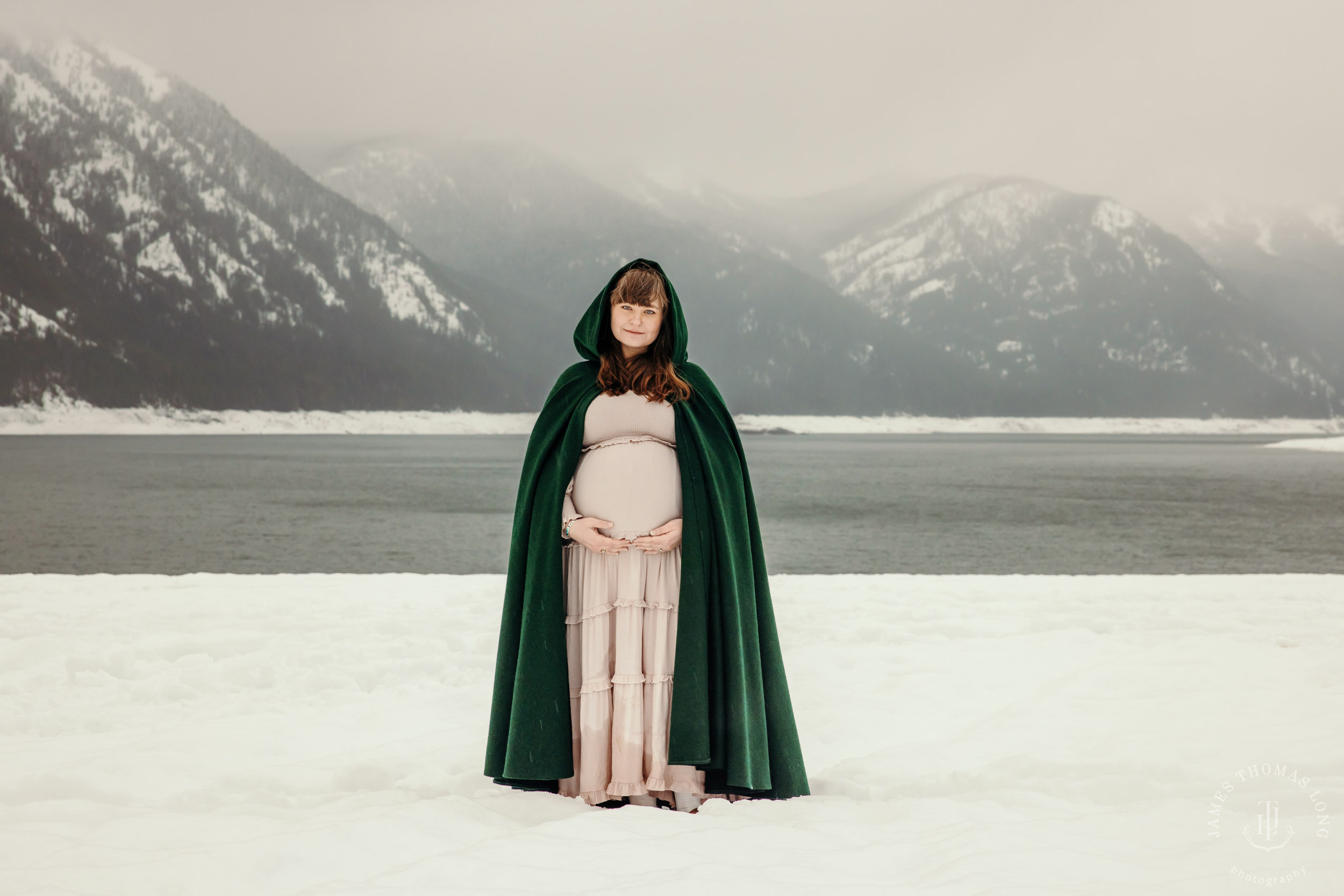 Maternity photography session in the Cascade Mountains by Snoqualmie family and maternity photographer James Thomas Long Photography