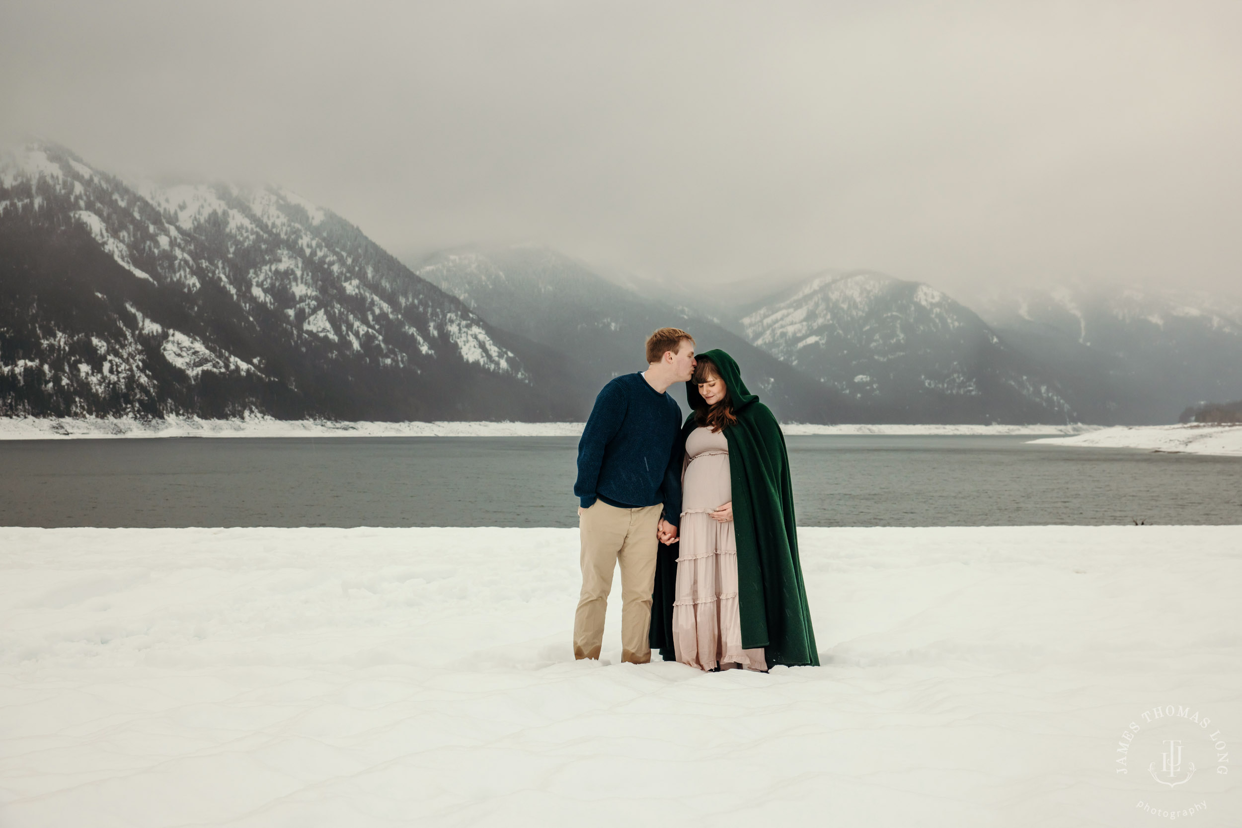 Maternity photography session in the Cascade Mountains by Snoqualmie family and maternity photographer James Thomas Long Photography