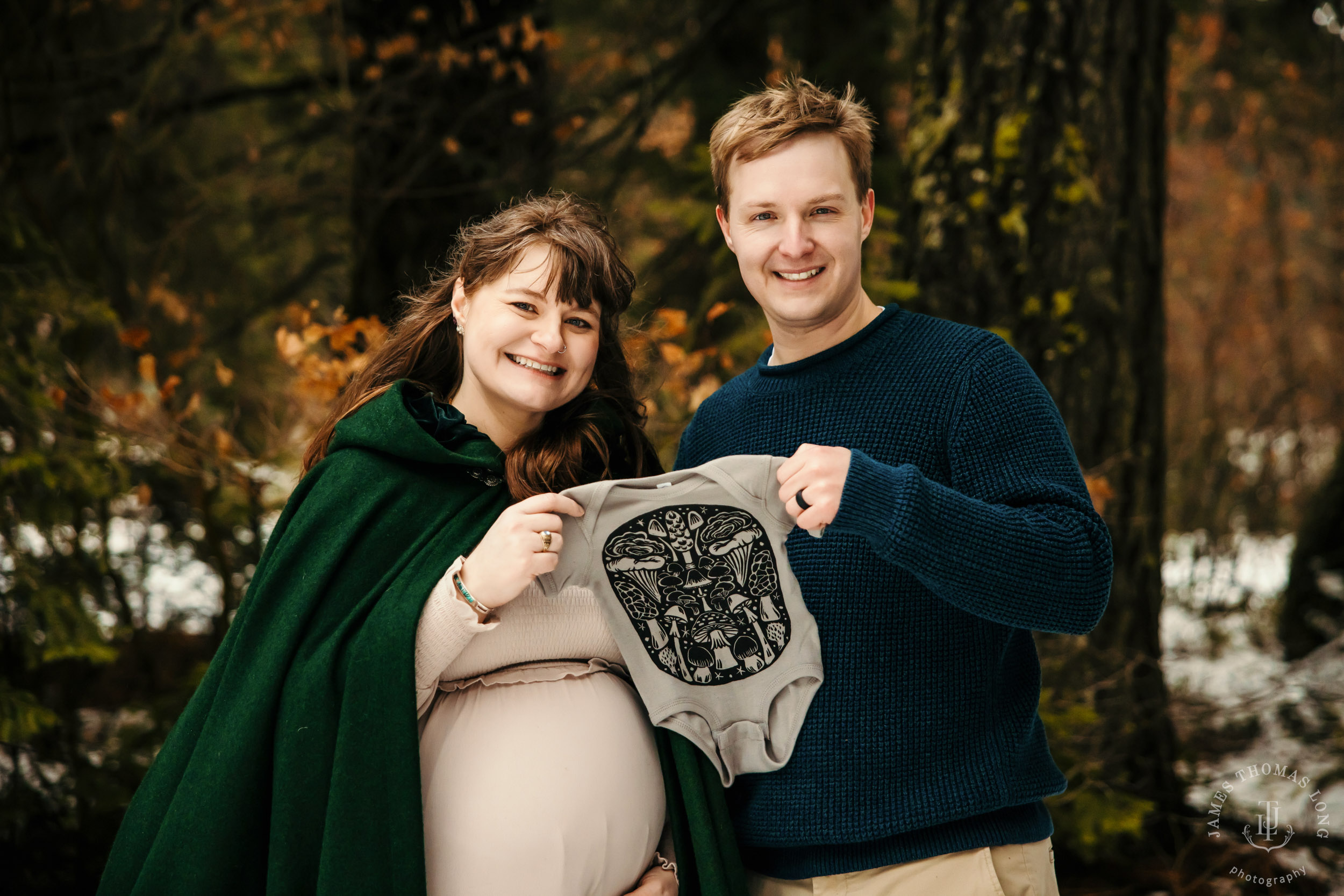 Maternity photography session in the Cascade Mountains by Snoqualmie family and maternity photographer James Thomas Long Photography